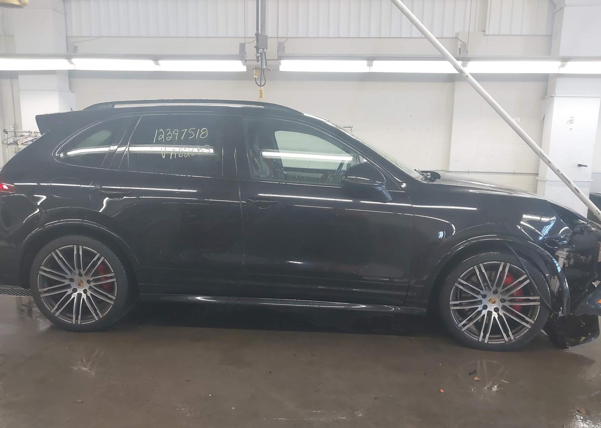 2017 PORSCHE CAYENNE GTS