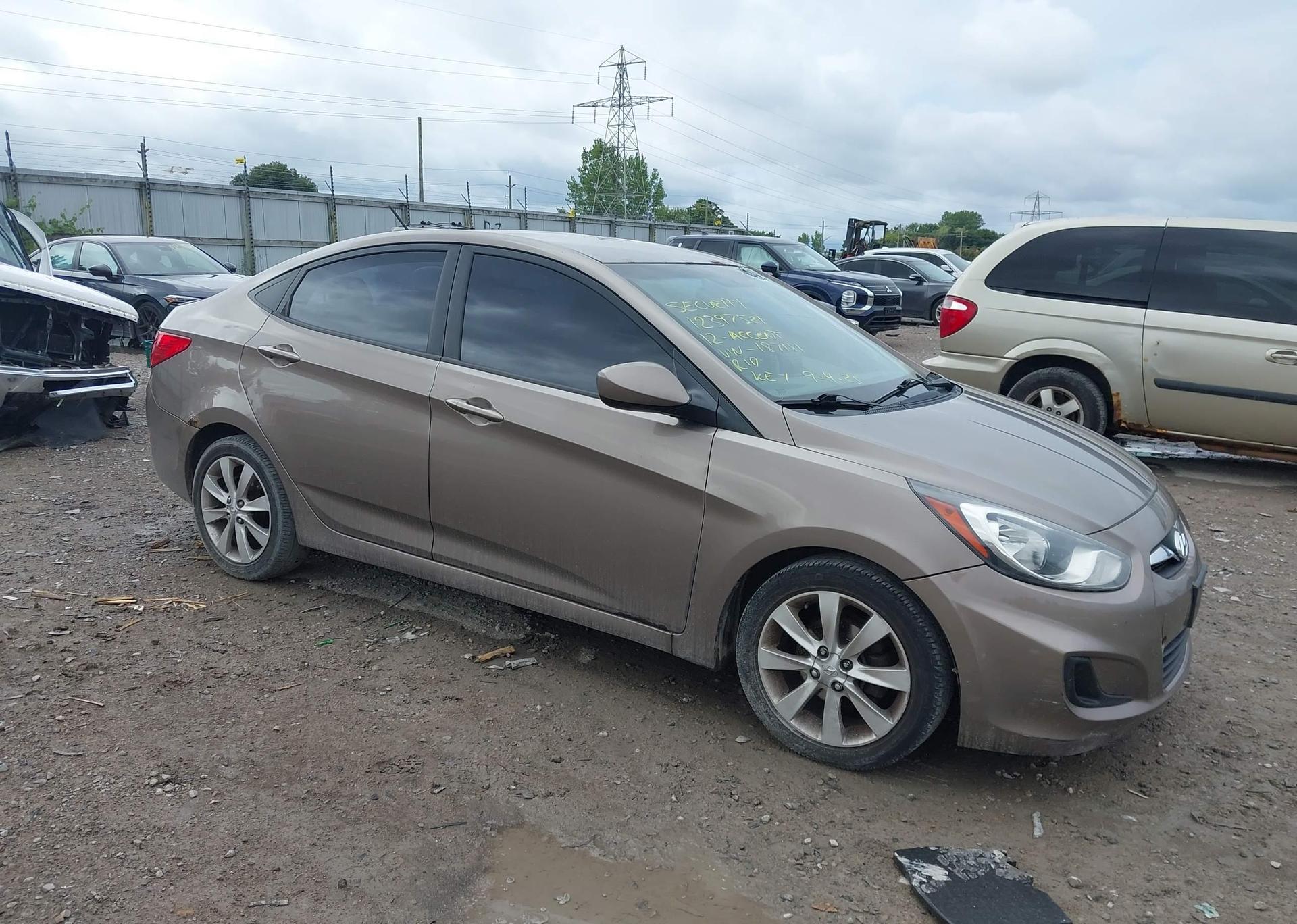 2012 HYUNDAI ACCENT GL
