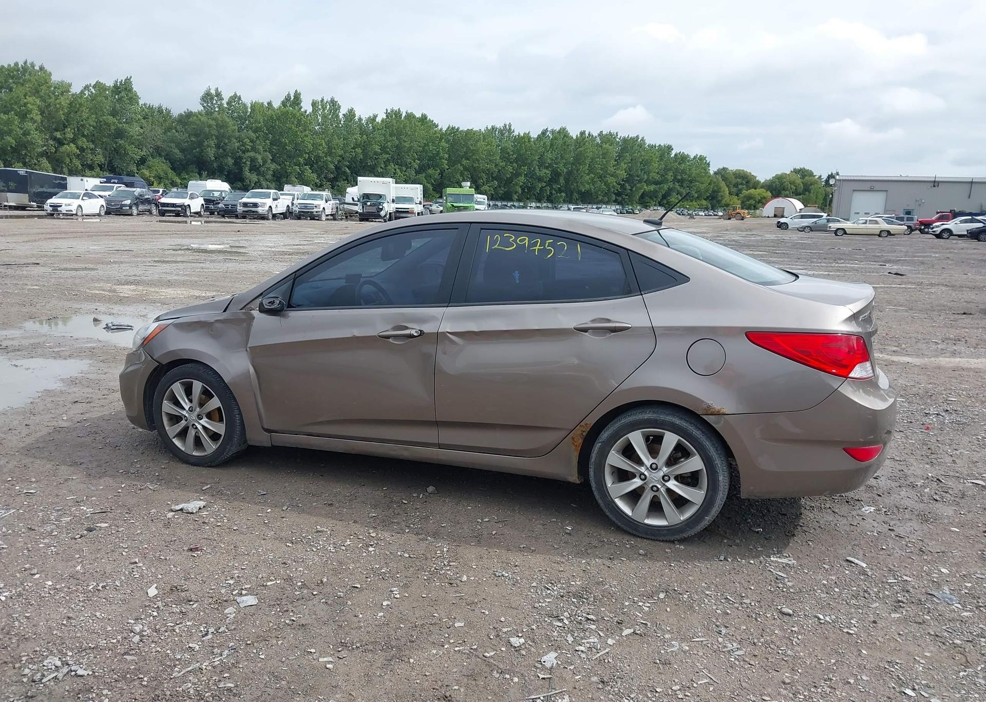 2012 HYUNDAI ACCENT GL