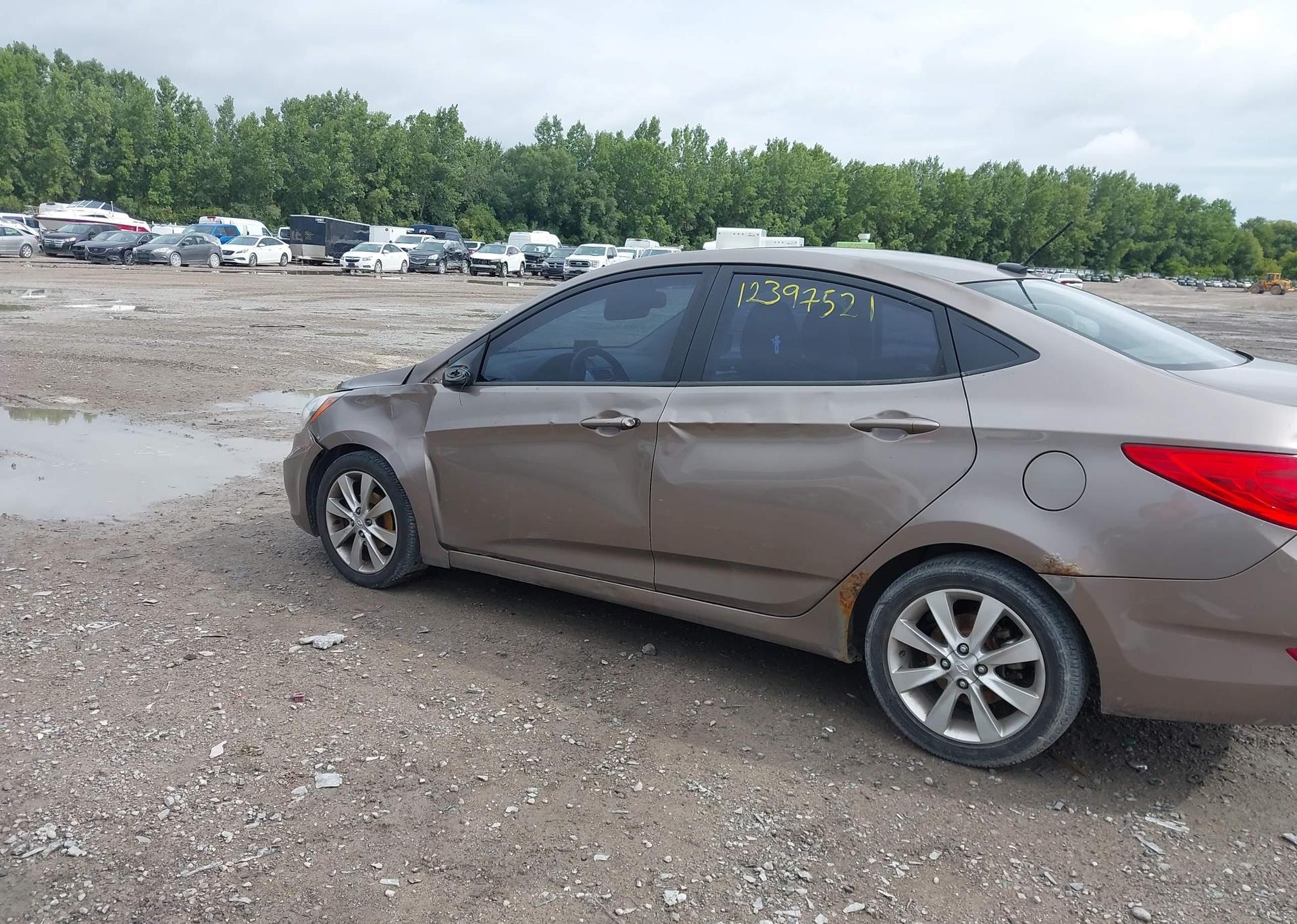 2012 HYUNDAI ACCENT GL