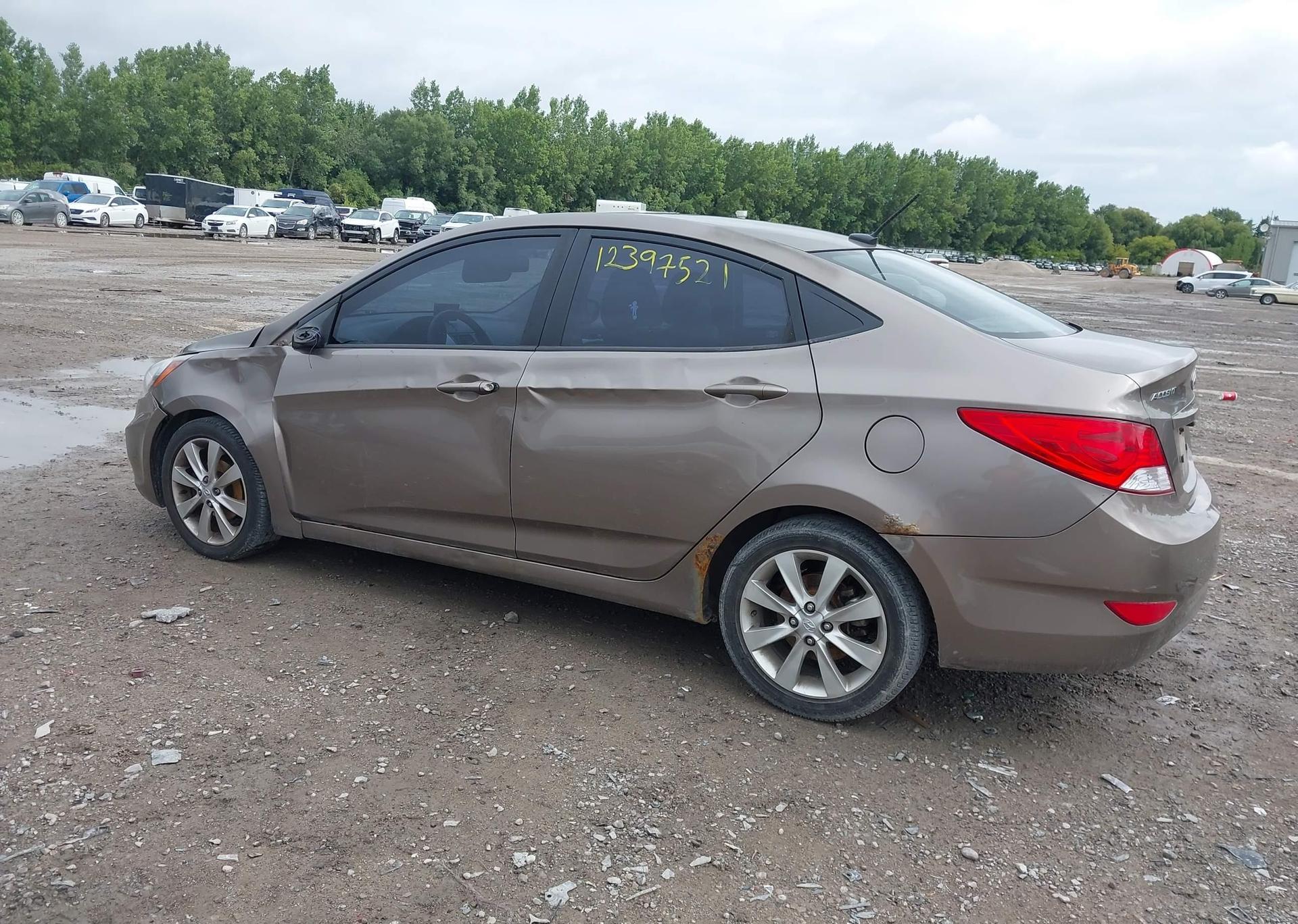 2012 HYUNDAI ACCENT GL