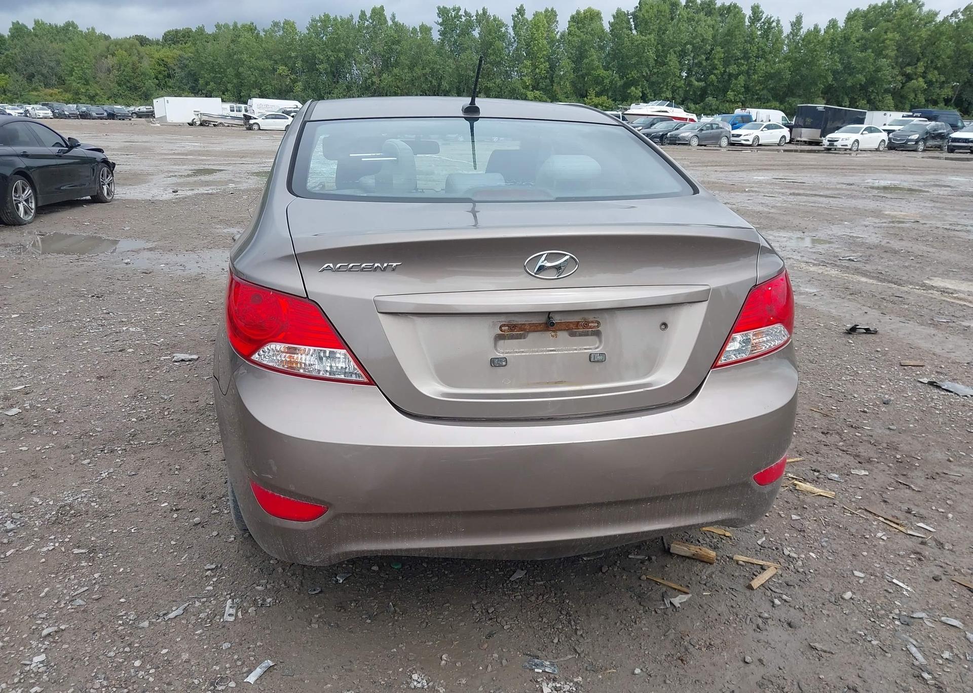 2012 HYUNDAI ACCENT GL