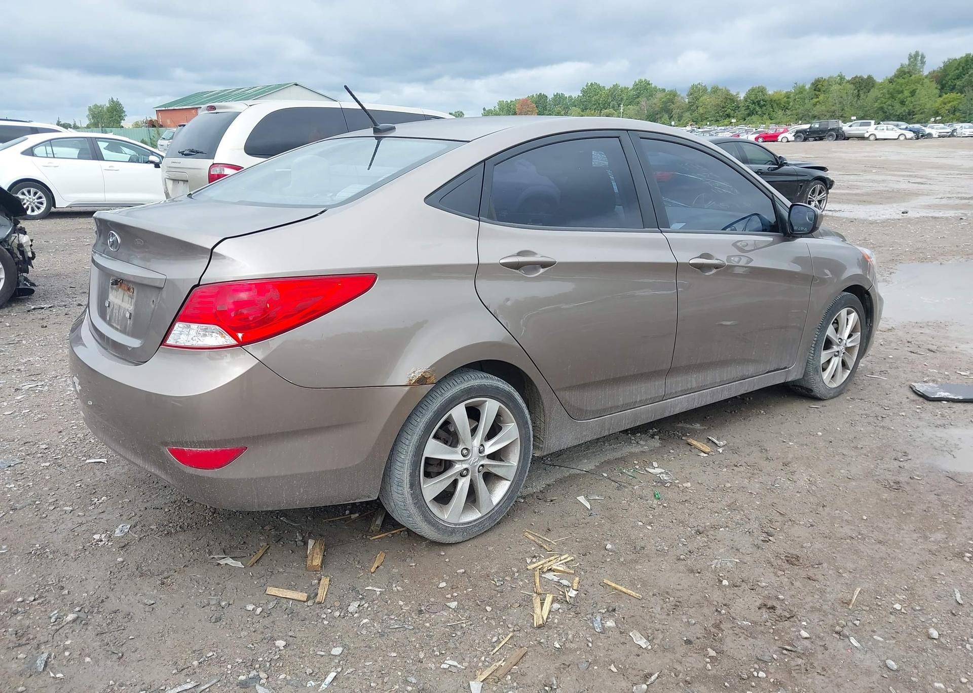 2012 HYUNDAI ACCENT GL