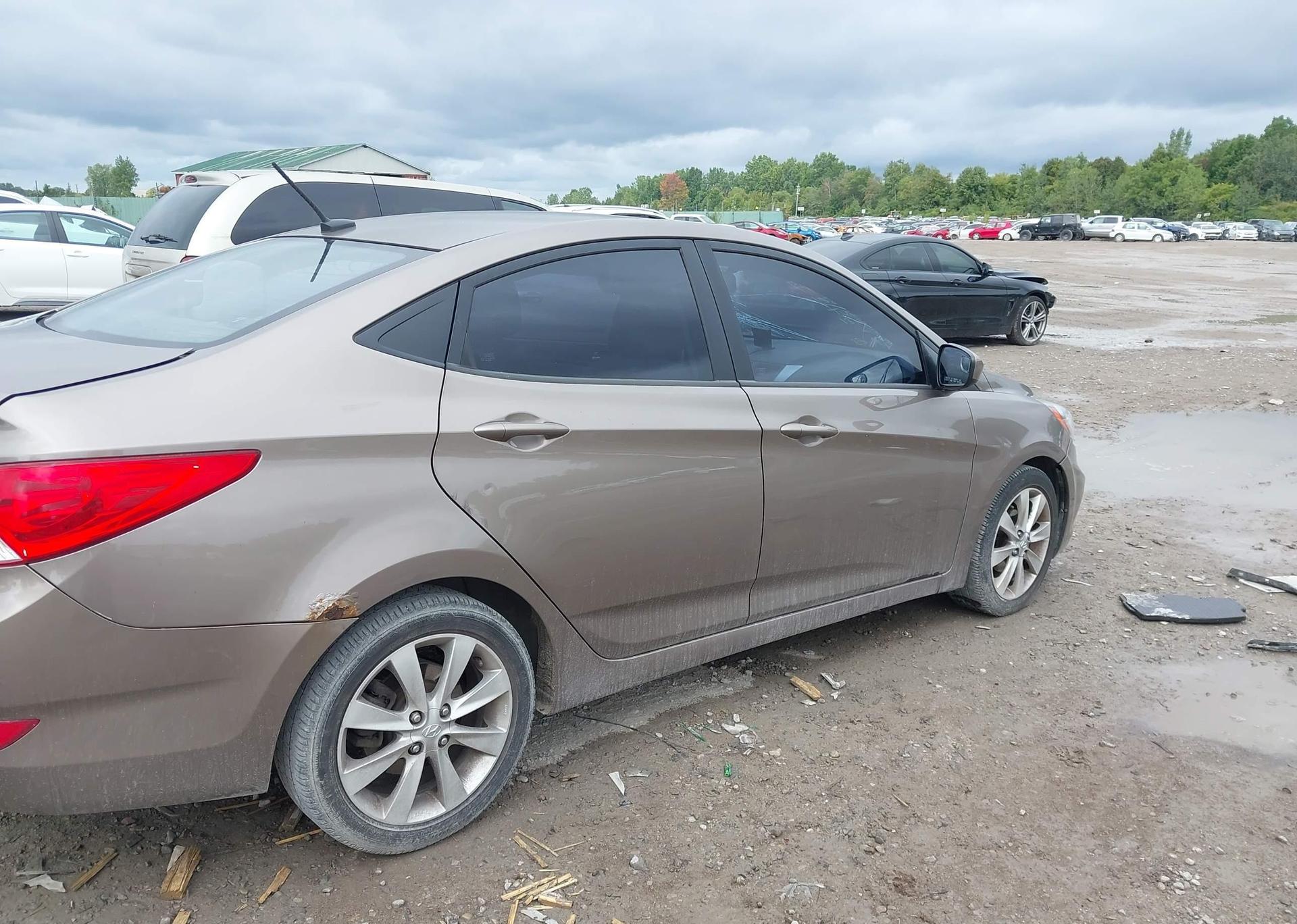 2012 HYUNDAI ACCENT GL