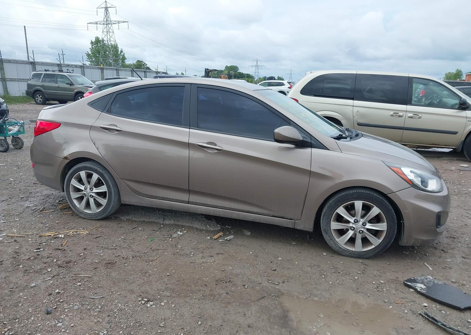 2012 HYUNDAI ACCENT GL