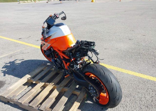 2022 KTM 1290 SUPER DUKE R