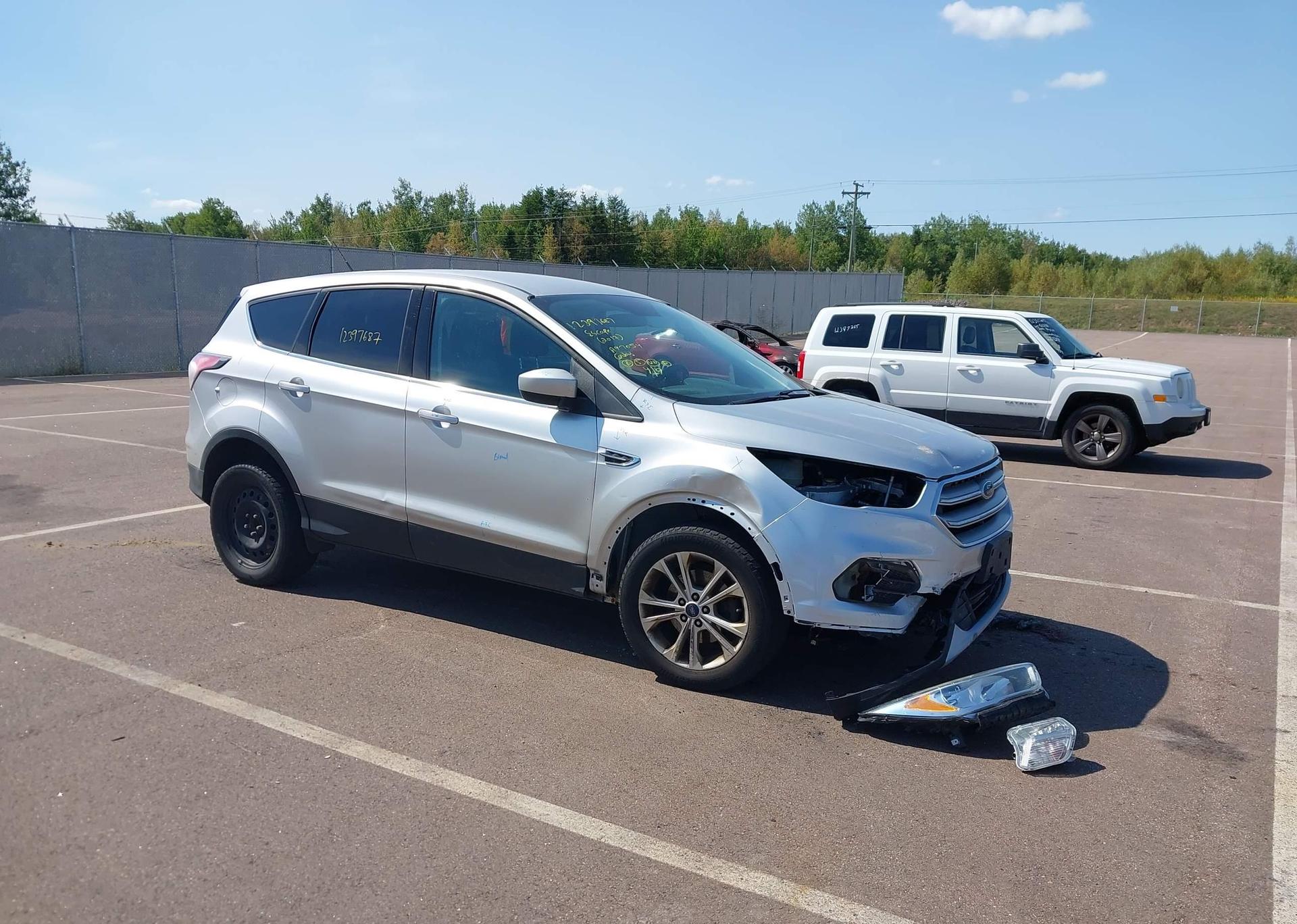 2017 FORD ESCAPE SE