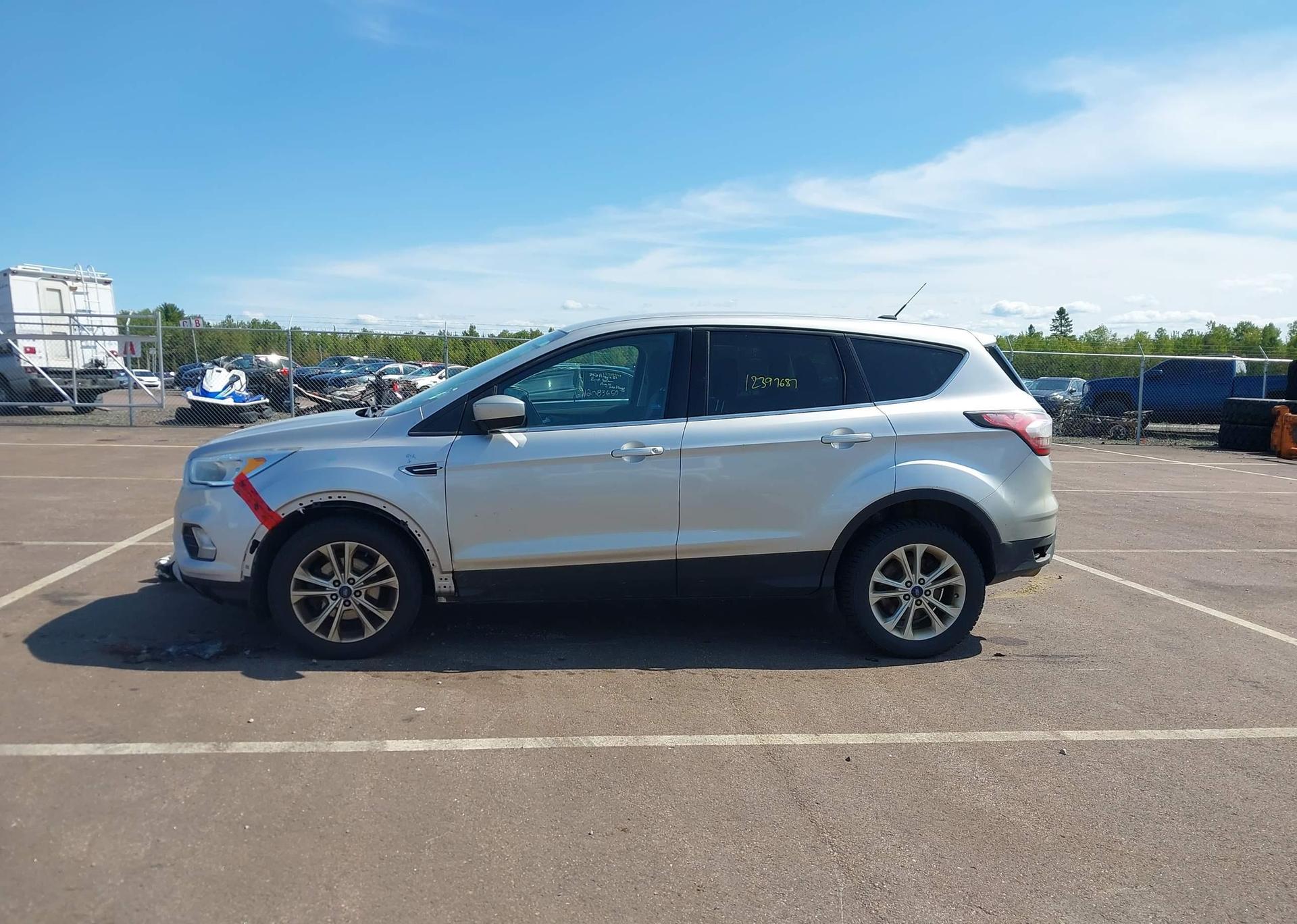 2017 FORD ESCAPE SE