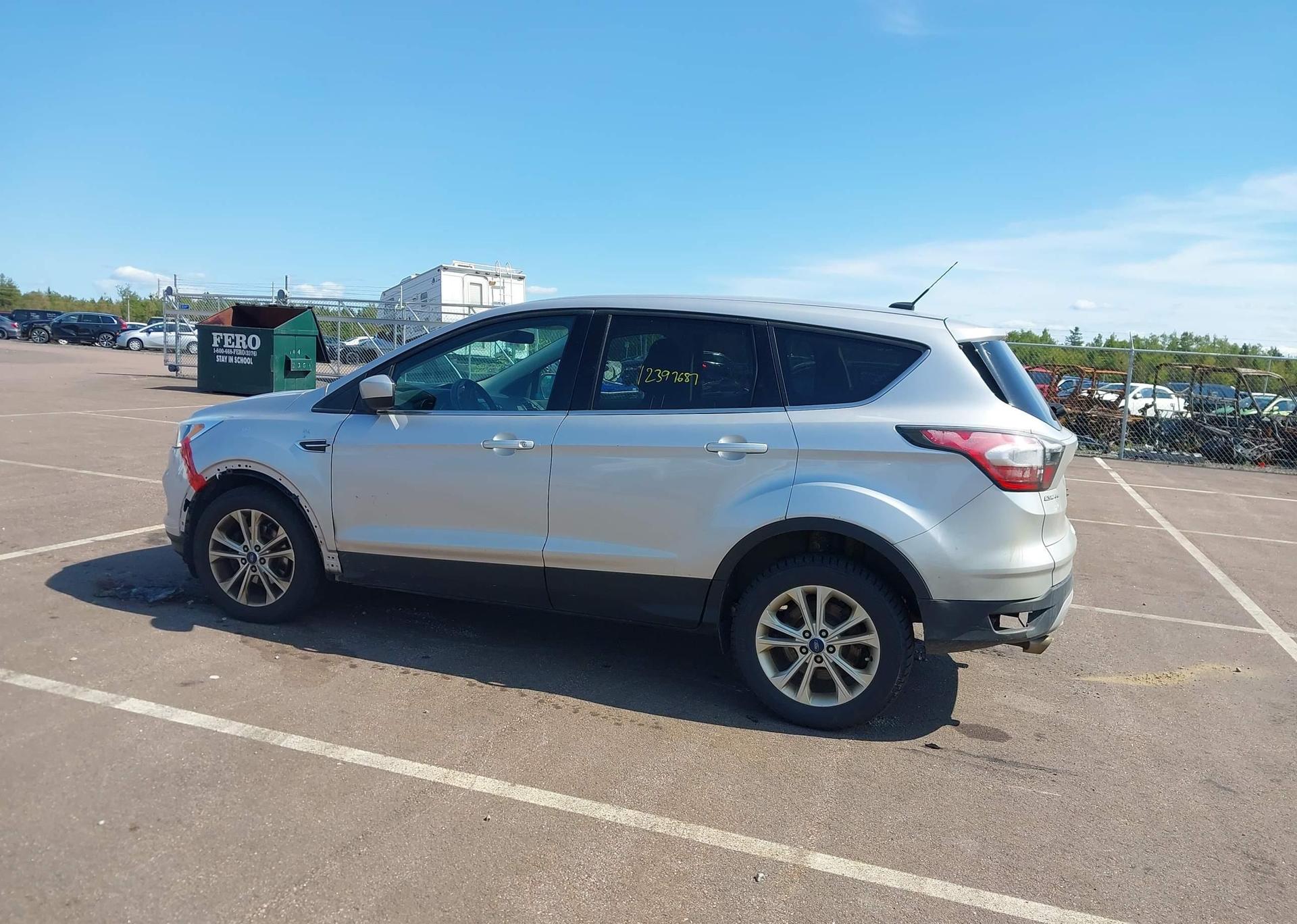 2017 FORD ESCAPE SE