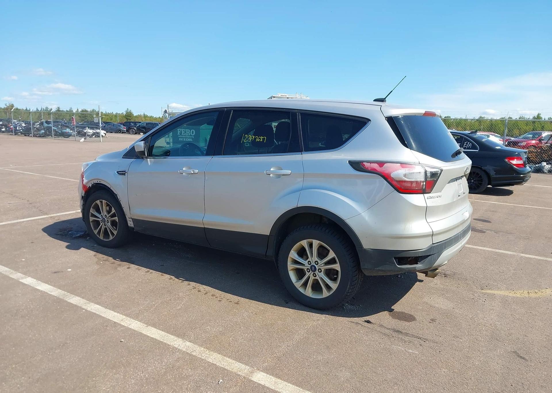 2017 FORD ESCAPE SE