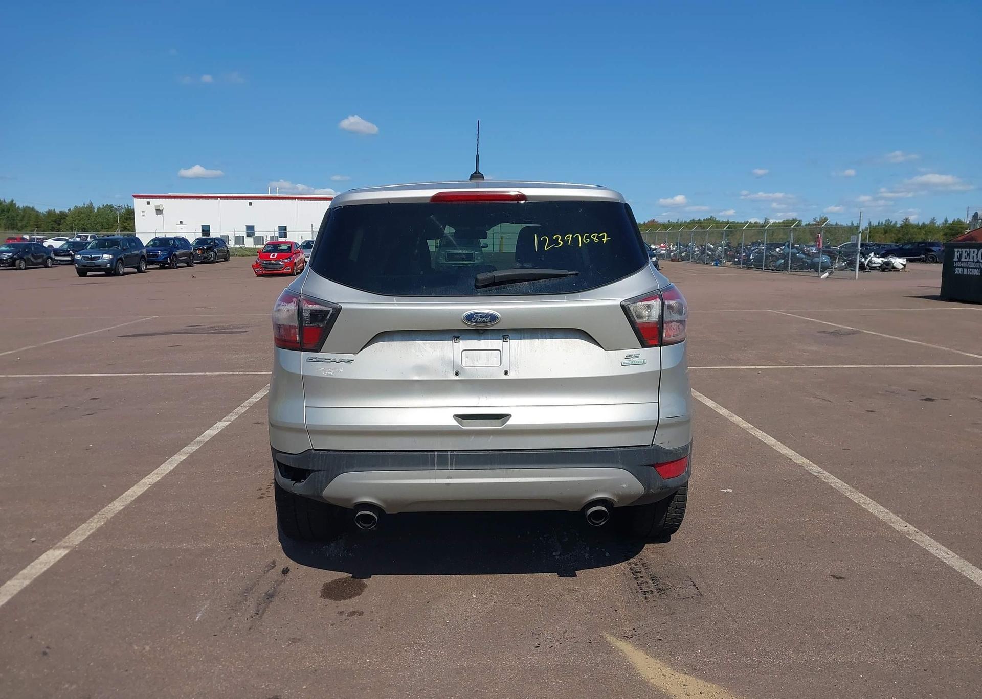 2017 FORD ESCAPE SE