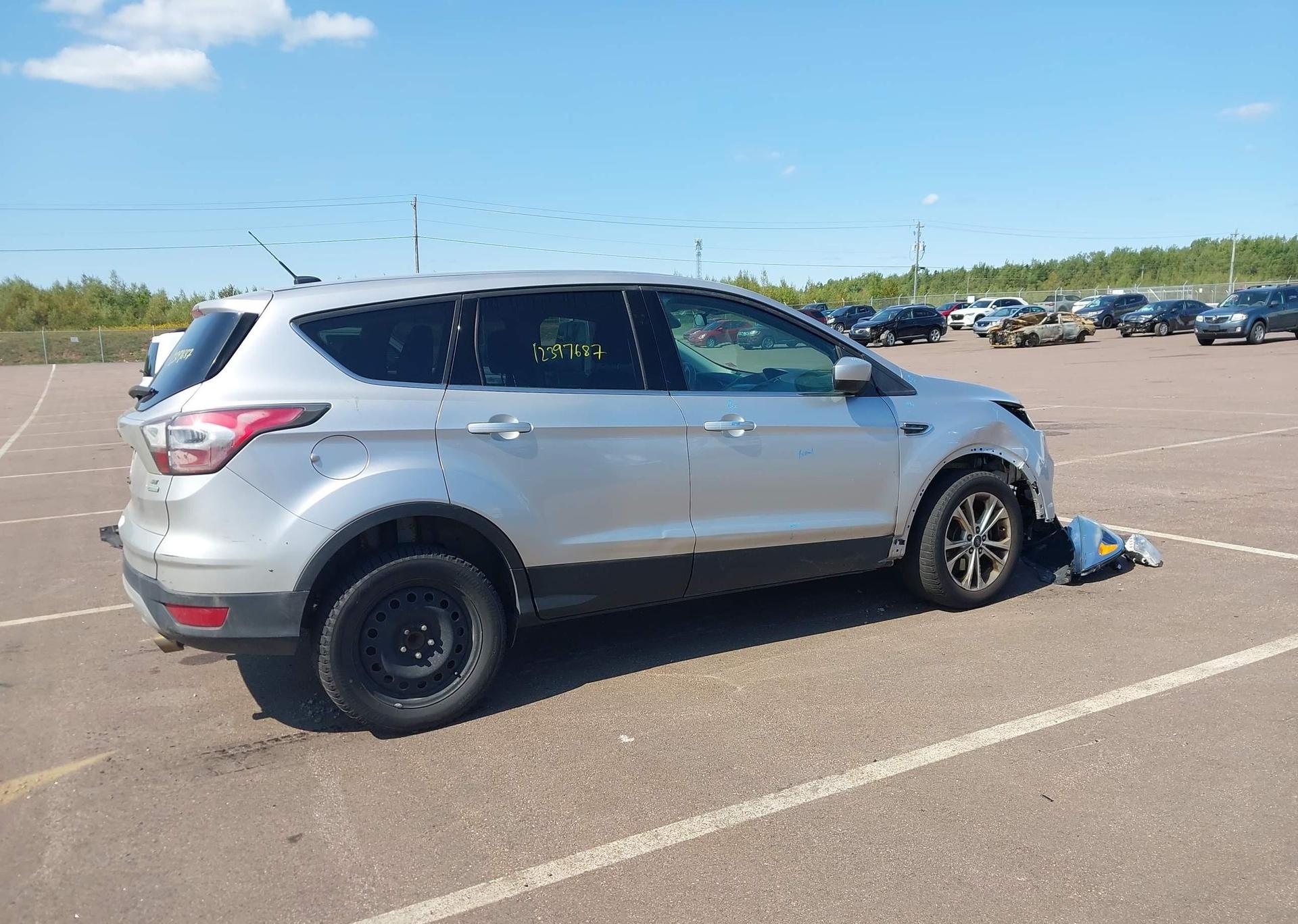 2017 FORD ESCAPE SE