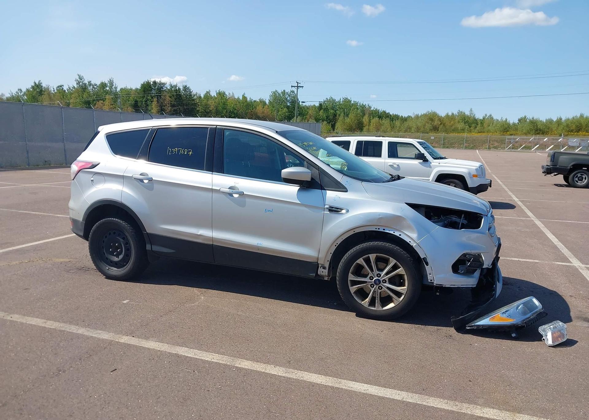 2017 FORD ESCAPE SE