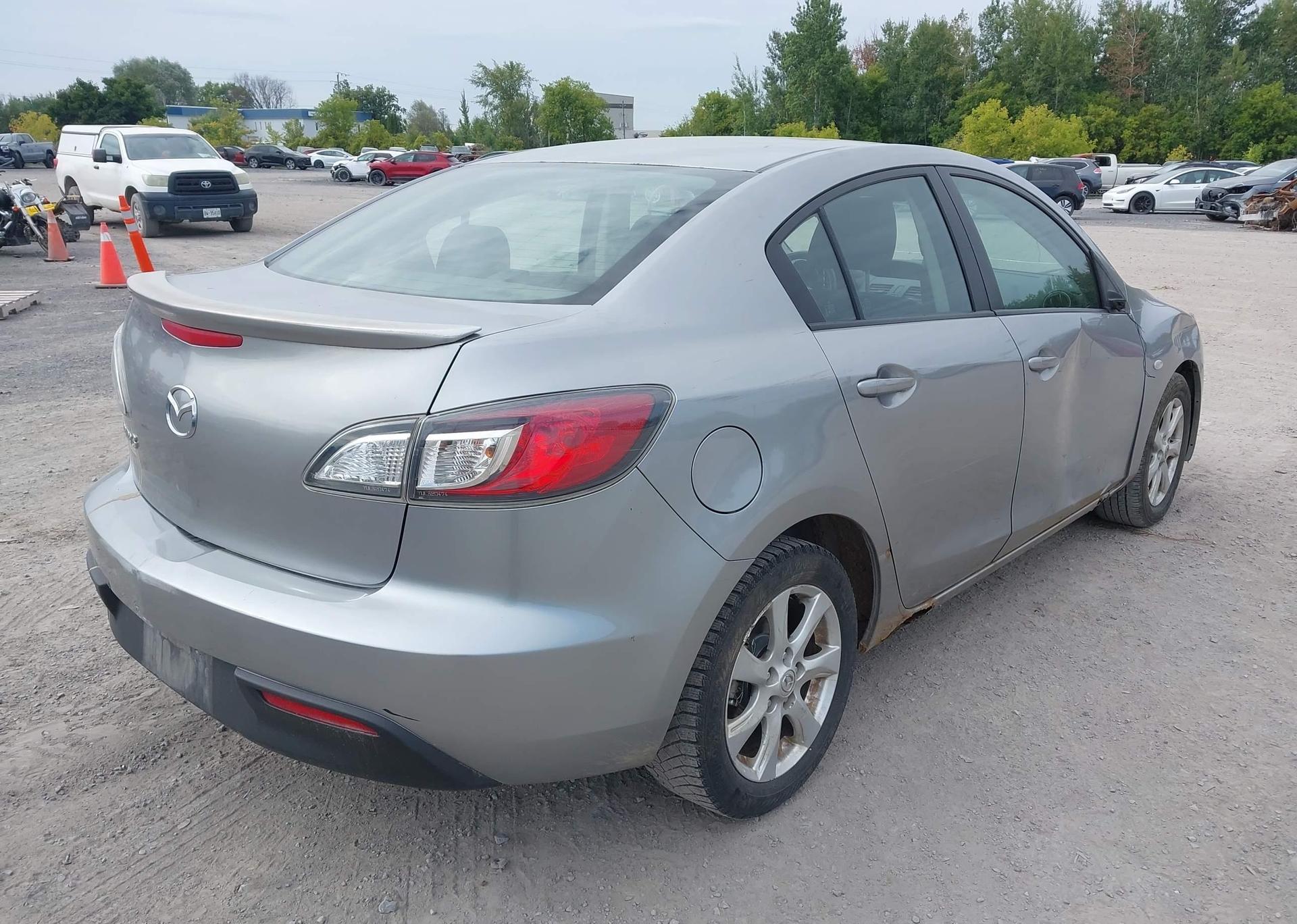2010 MAZDA 3 I