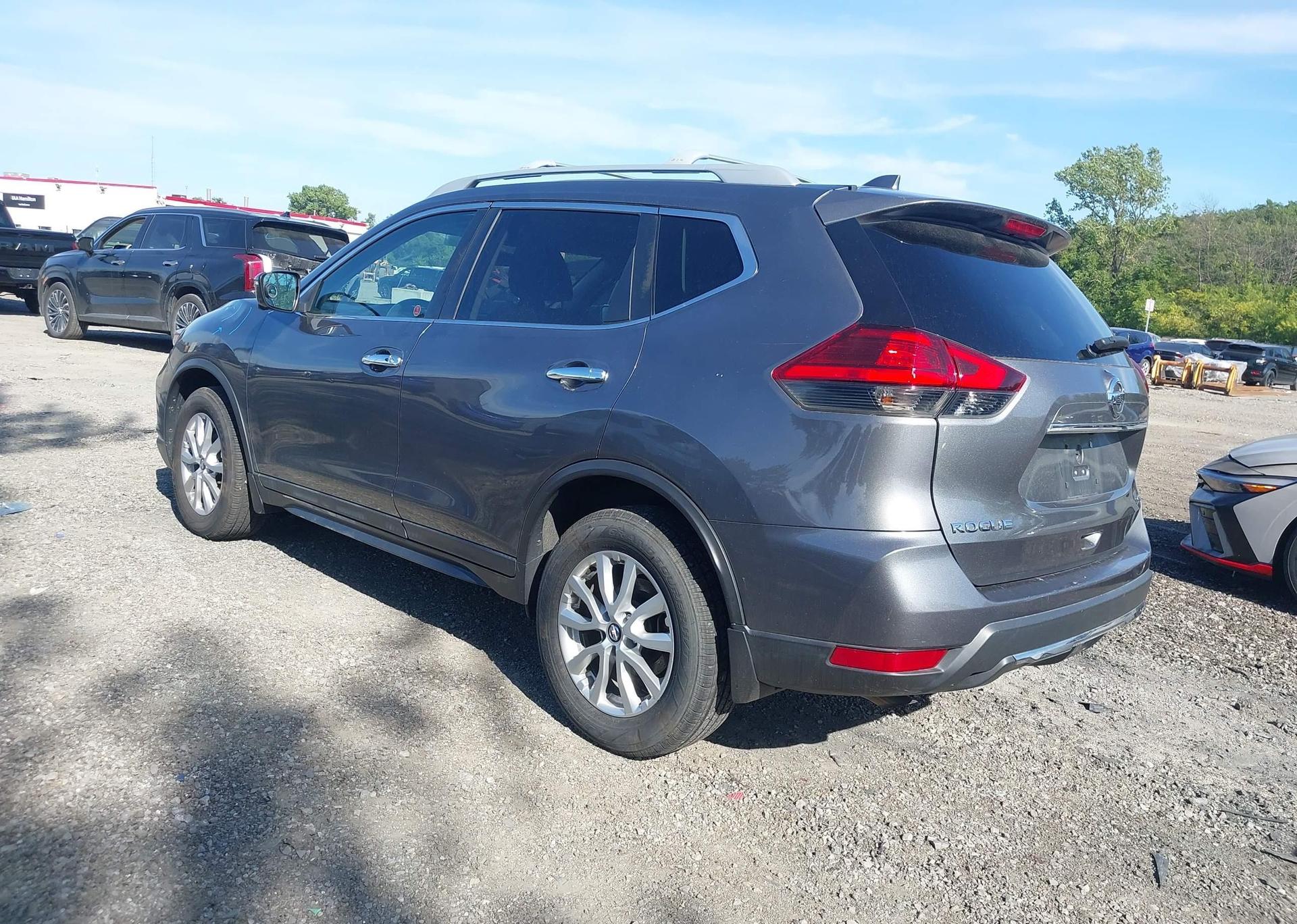 2017 NISSAN ROGUE SV