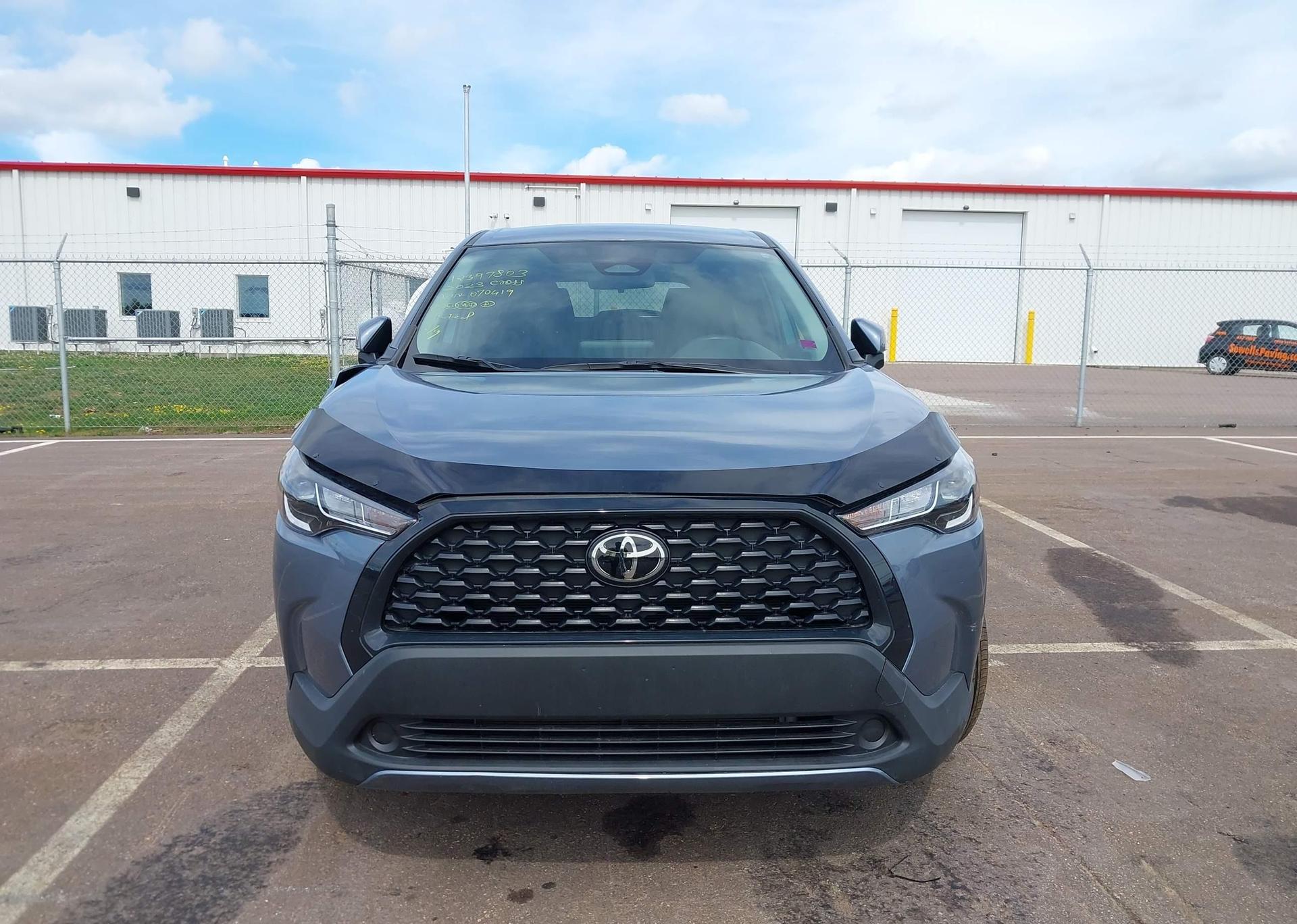 2023 TOYOTA COROLLA CROSS LE