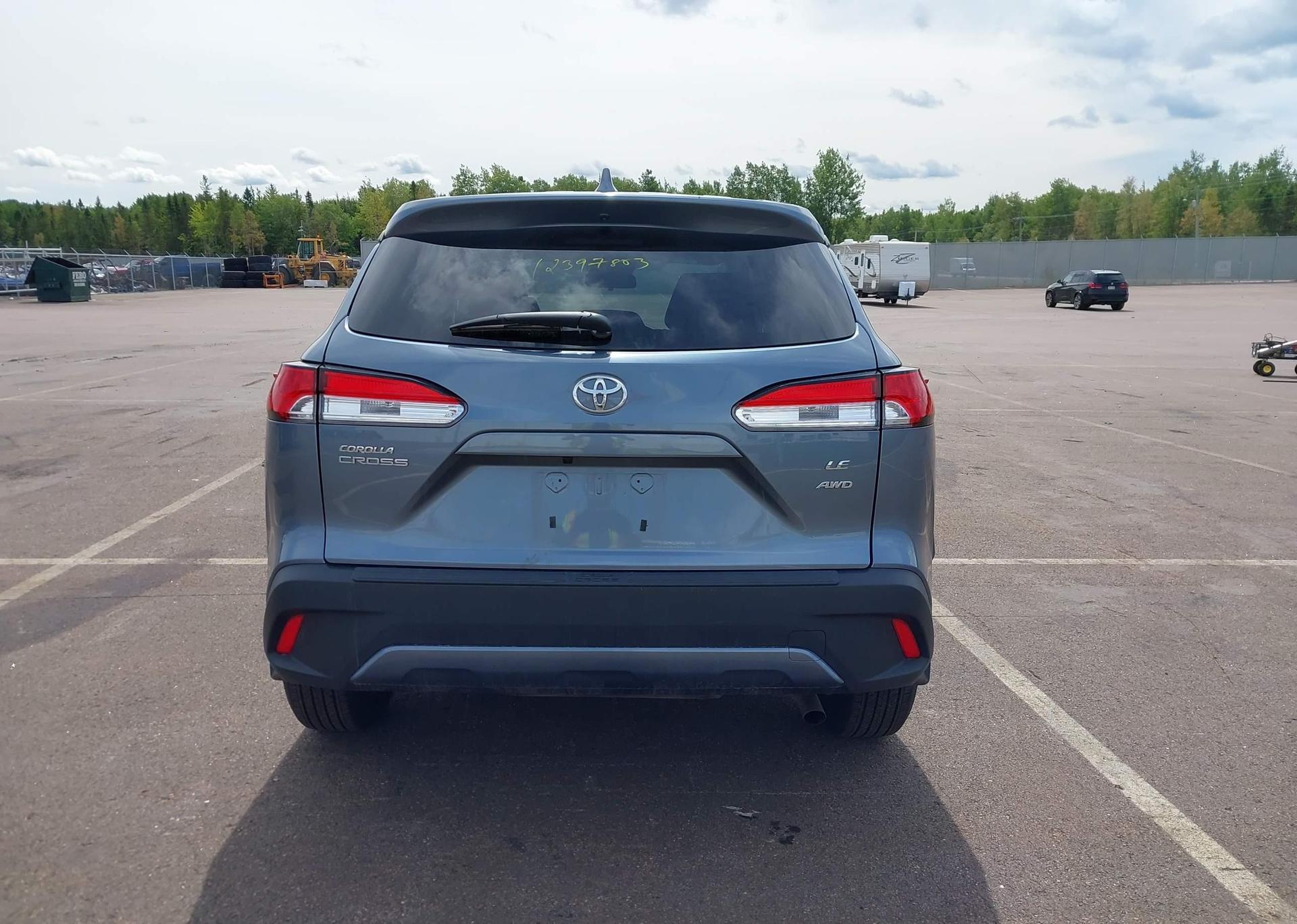 2023 TOYOTA COROLLA CROSS LE
