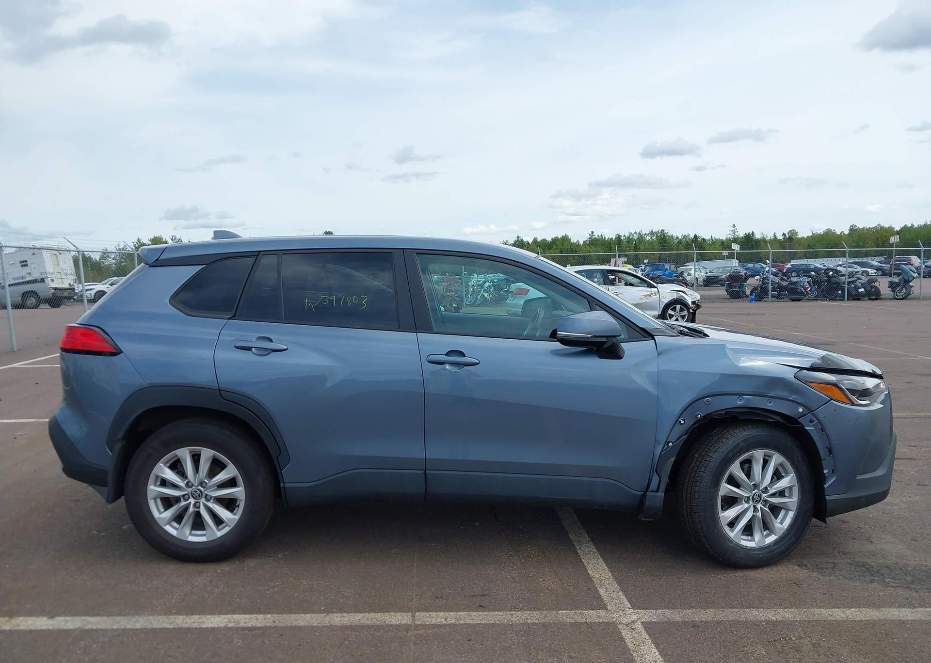 2023 TOYOTA COROLLA CROSS LE