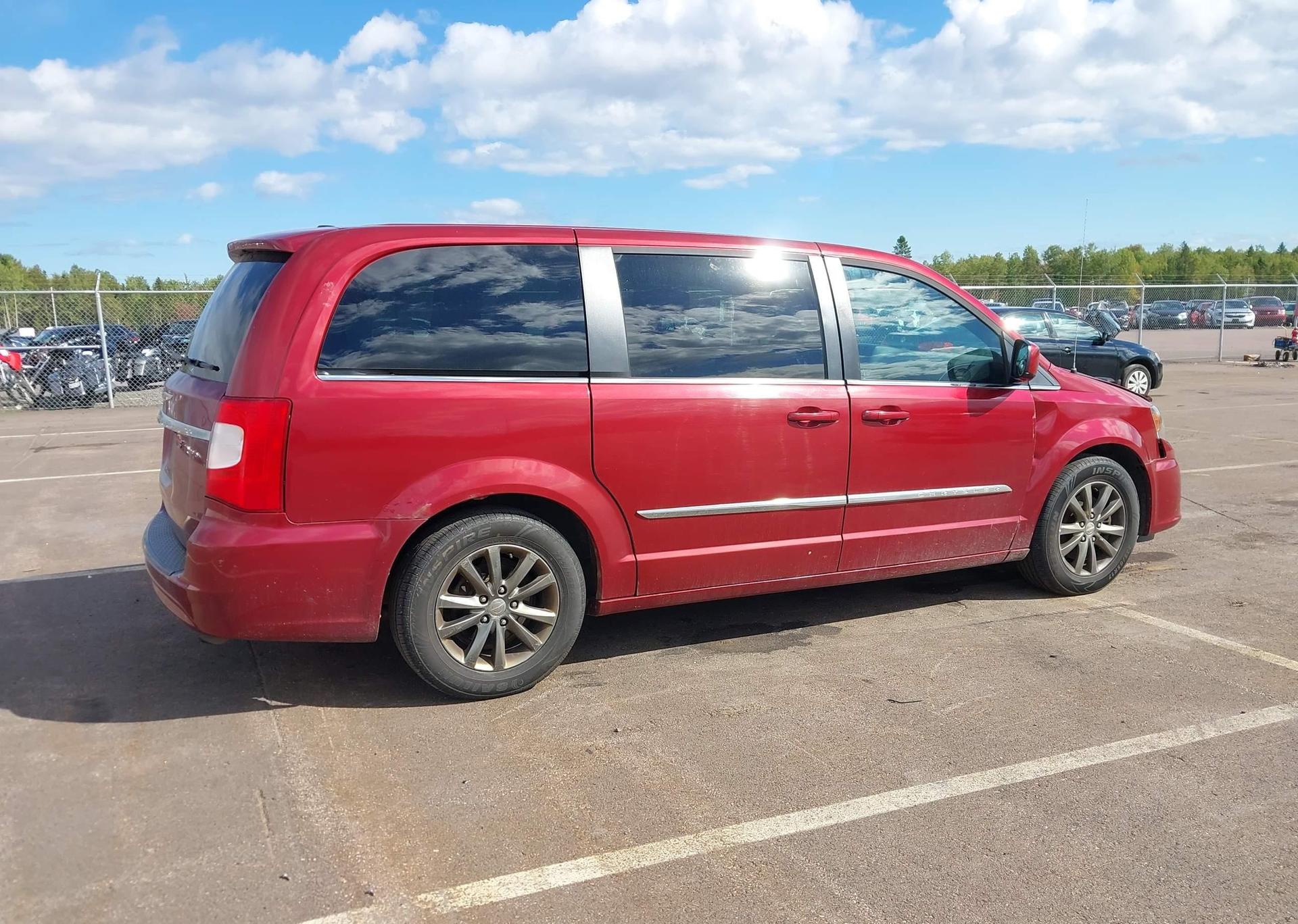 2014 CHRYSLER TOWN & COUNTRY S