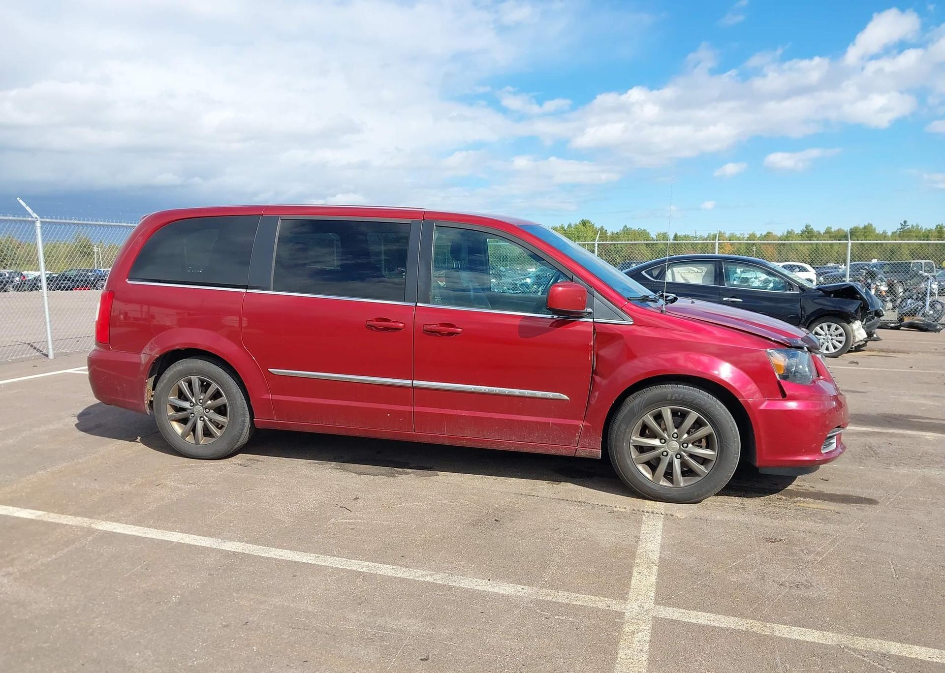 2014 CHRYSLER TOWN & COUNTRY S