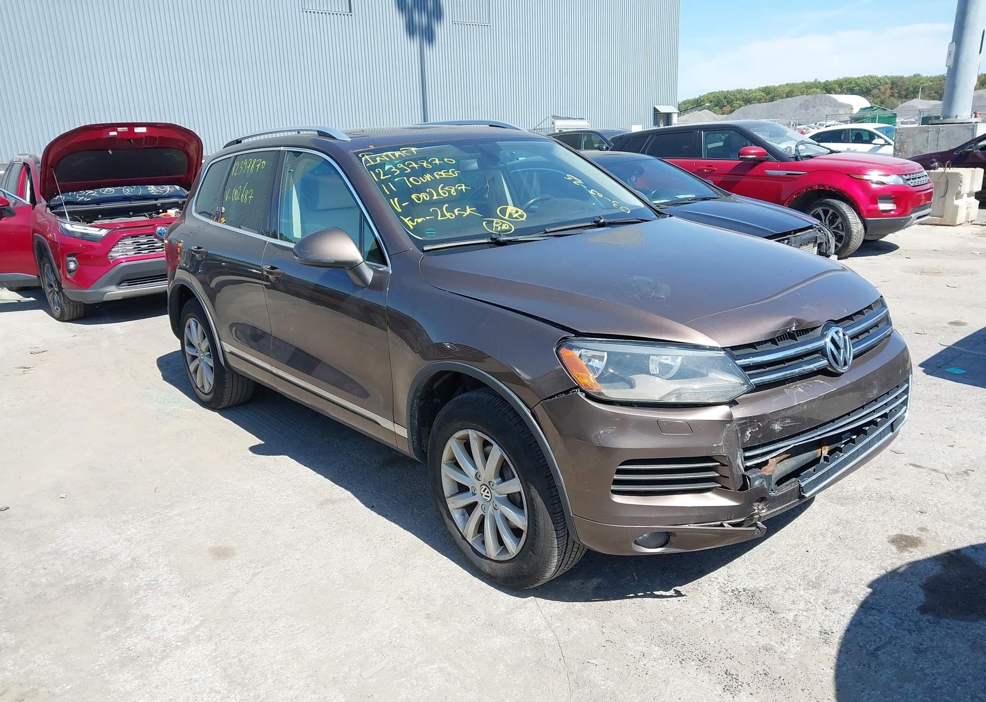 2011 VOLKSWAGEN TOUAREG