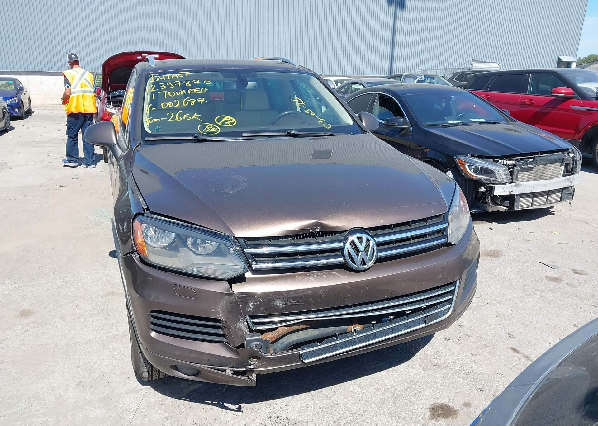 2011 VOLKSWAGEN TOUAREG
