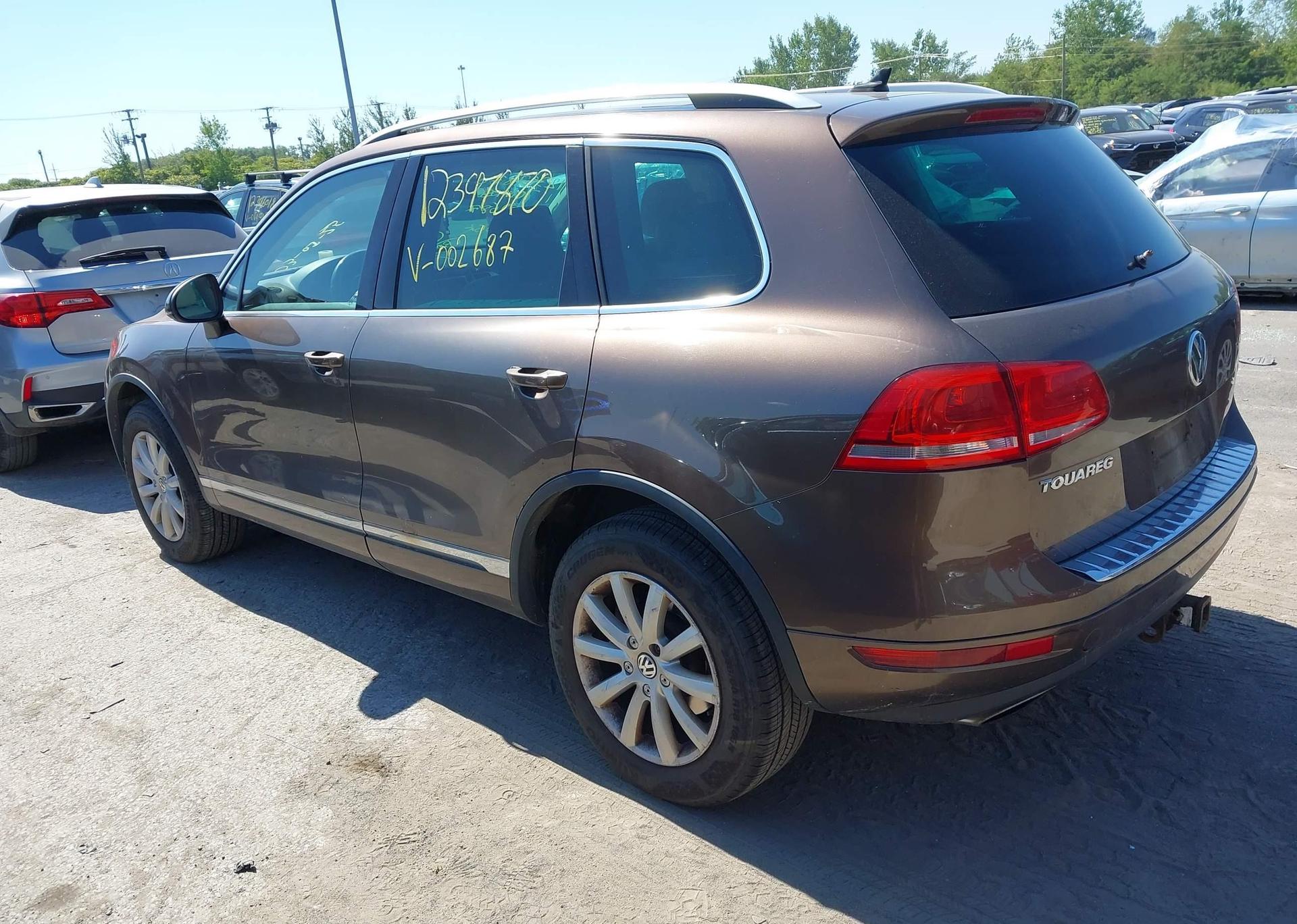 2011 VOLKSWAGEN TOUAREG
