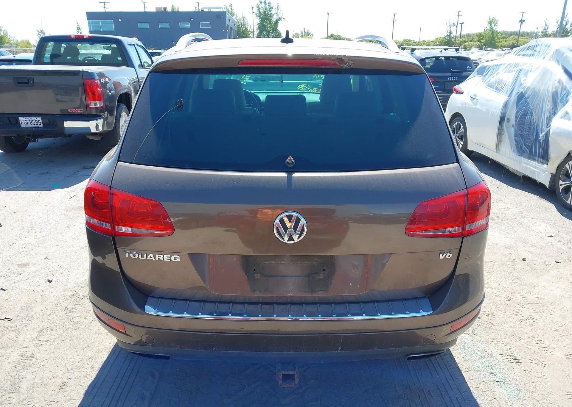 2011 VOLKSWAGEN TOUAREG
