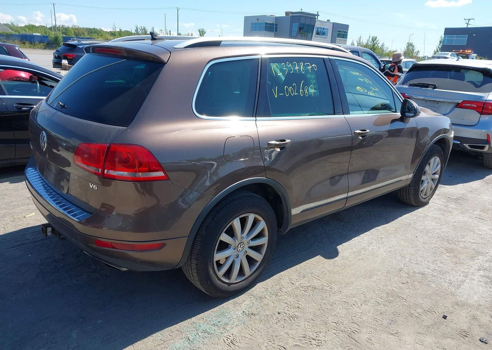 2011 VOLKSWAGEN TOUAREG