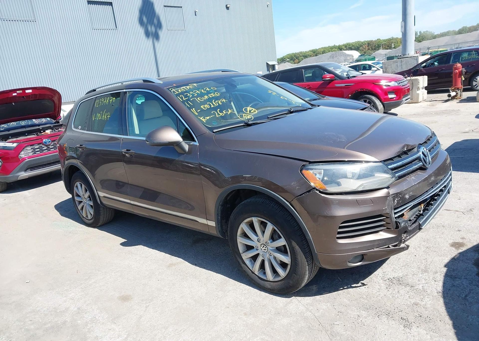 2011 VOLKSWAGEN TOUAREG