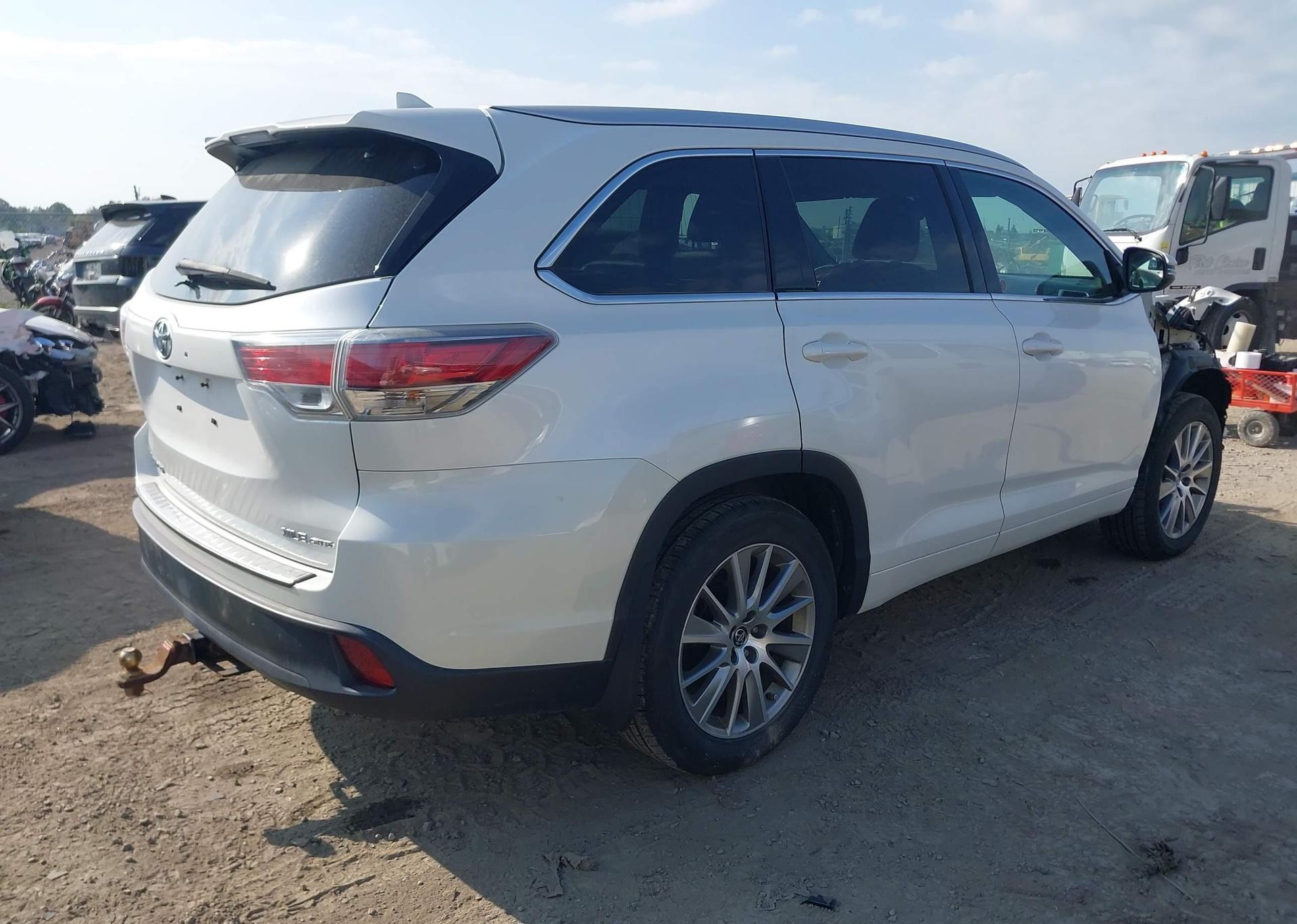 2016 TOYOTA highlander xle
