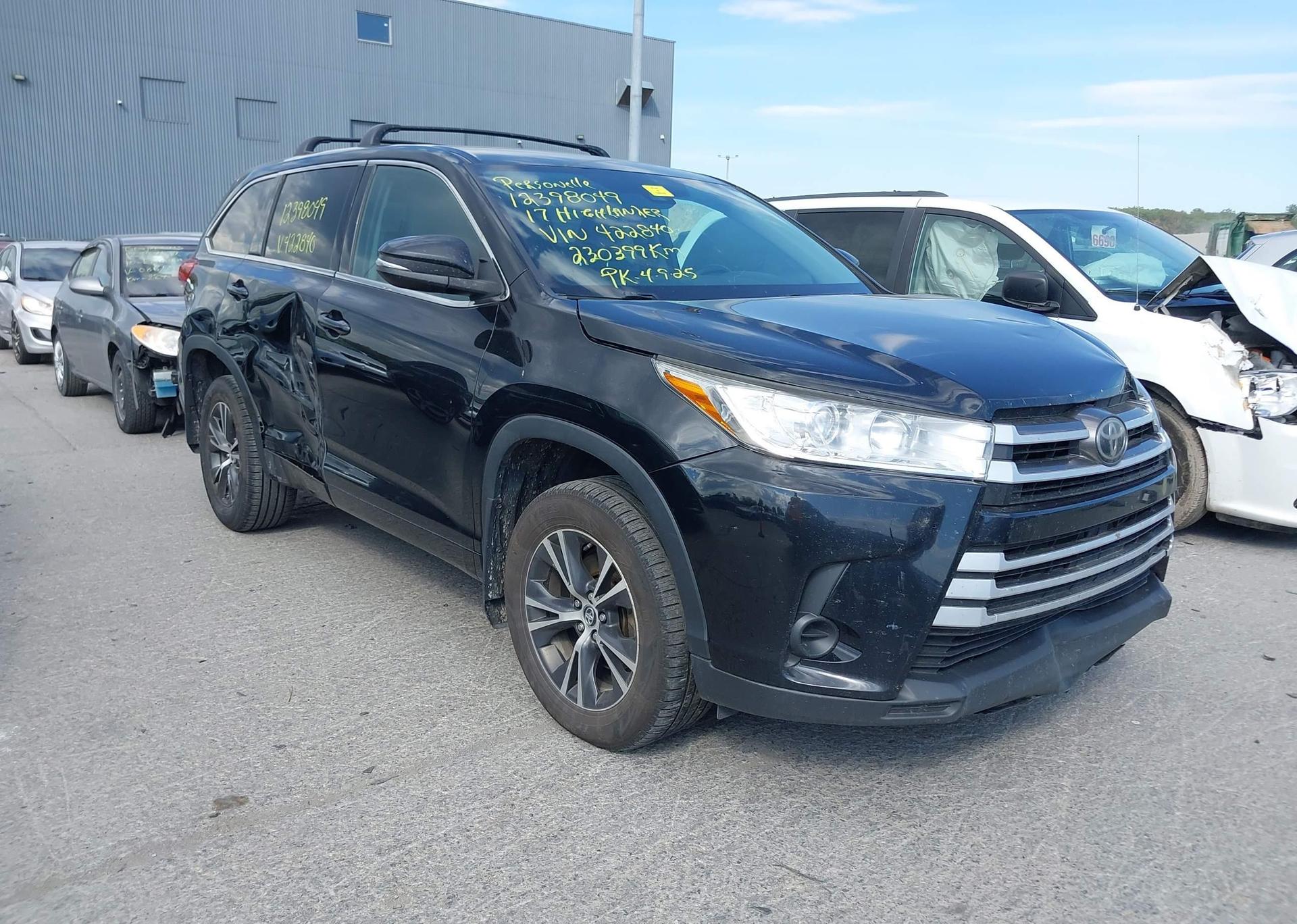 2017 TOYOTA HIGHLANDER LE