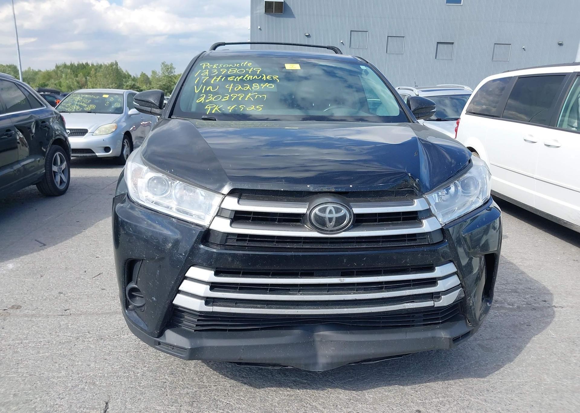 2017 TOYOTA HIGHLANDER LE