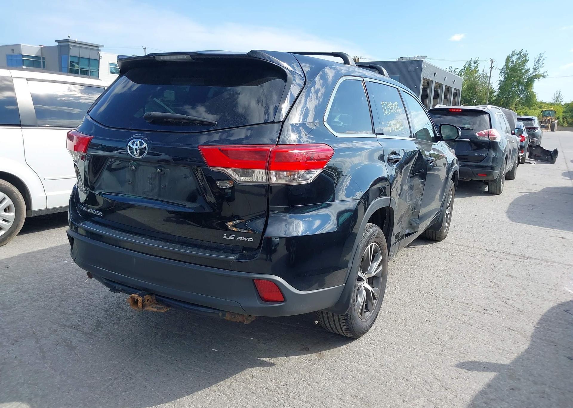 2017 TOYOTA HIGHLANDER LE