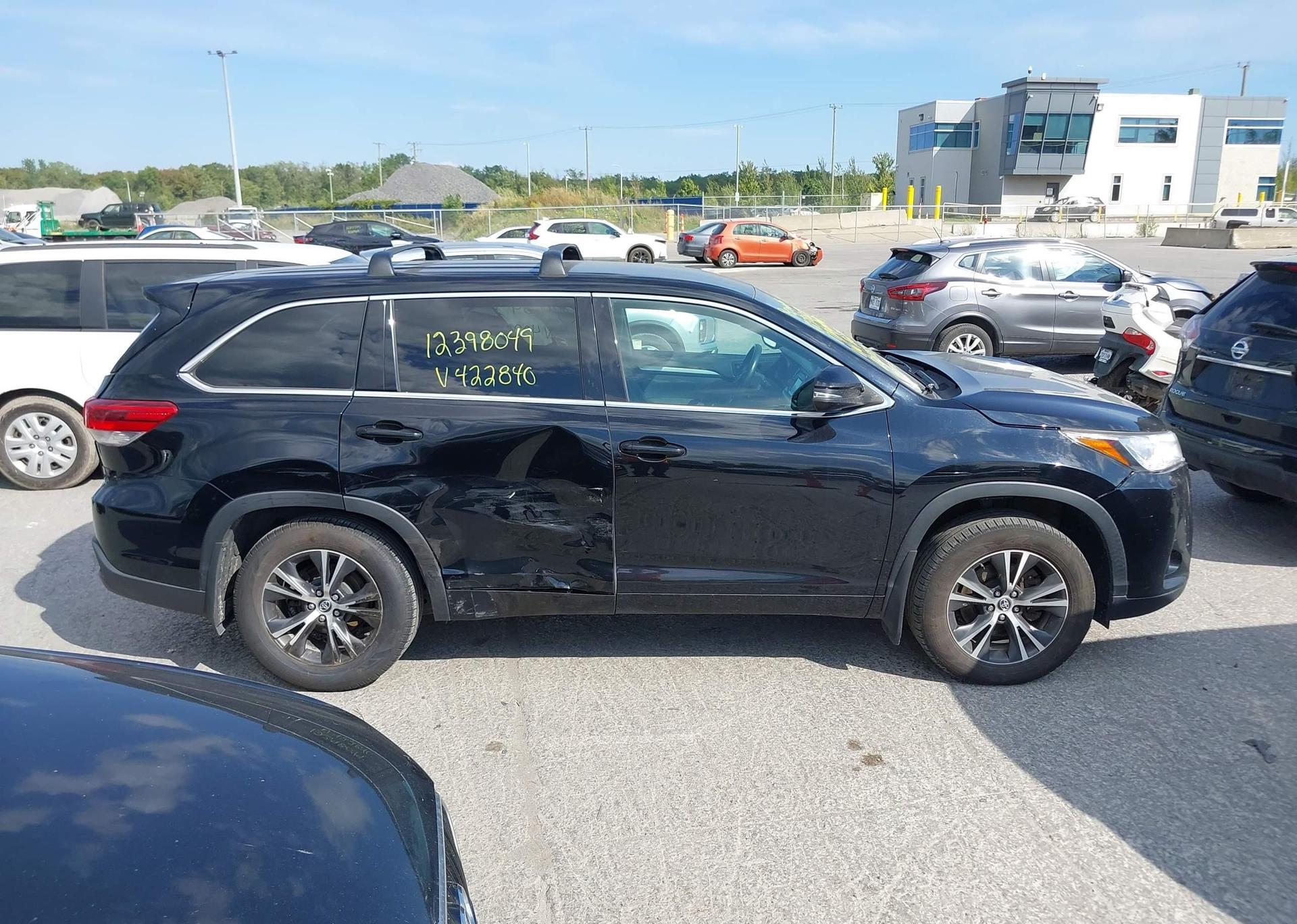 2017 TOYOTA HIGHLANDER LE