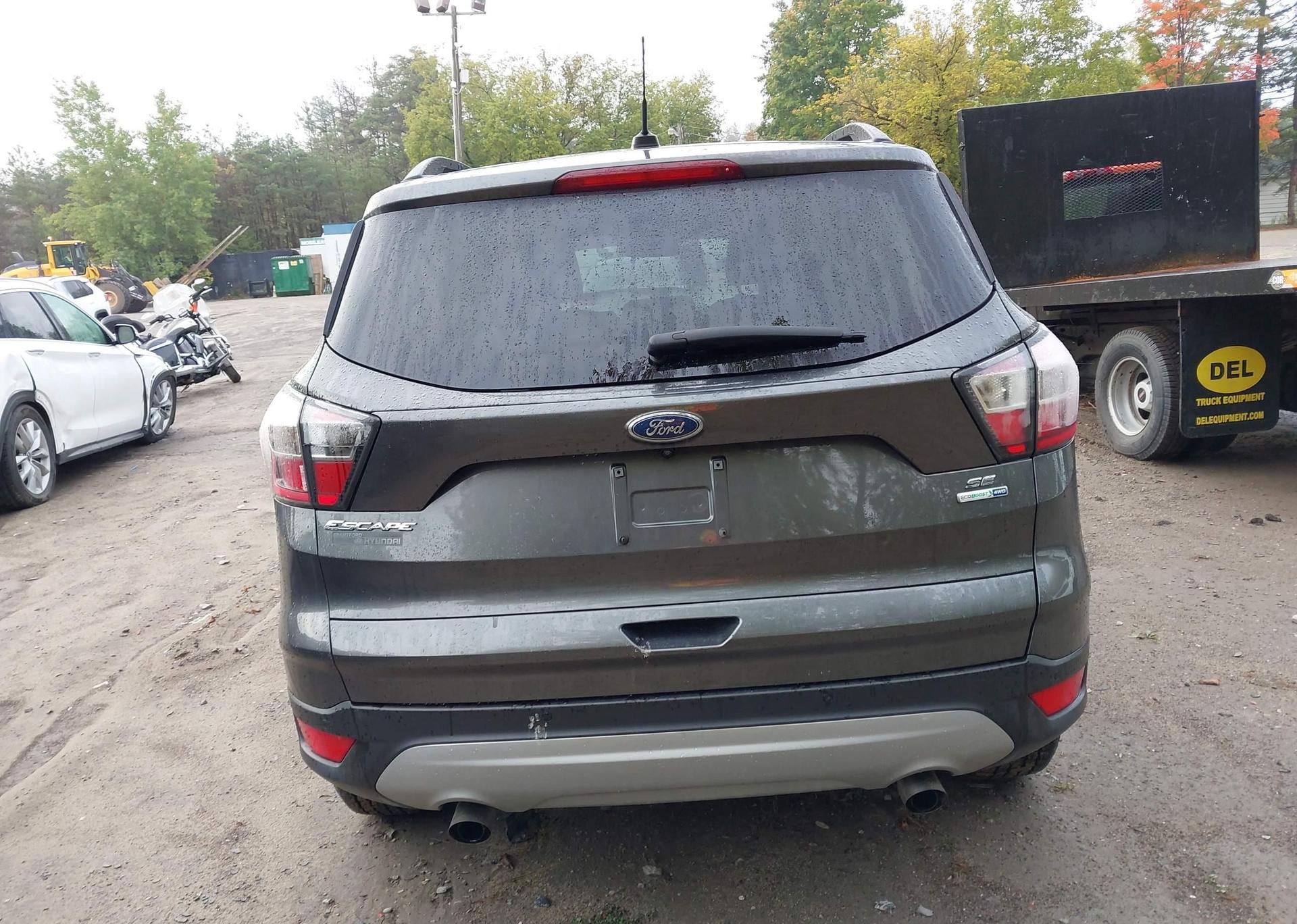 2017 FORD ESCAPE SE