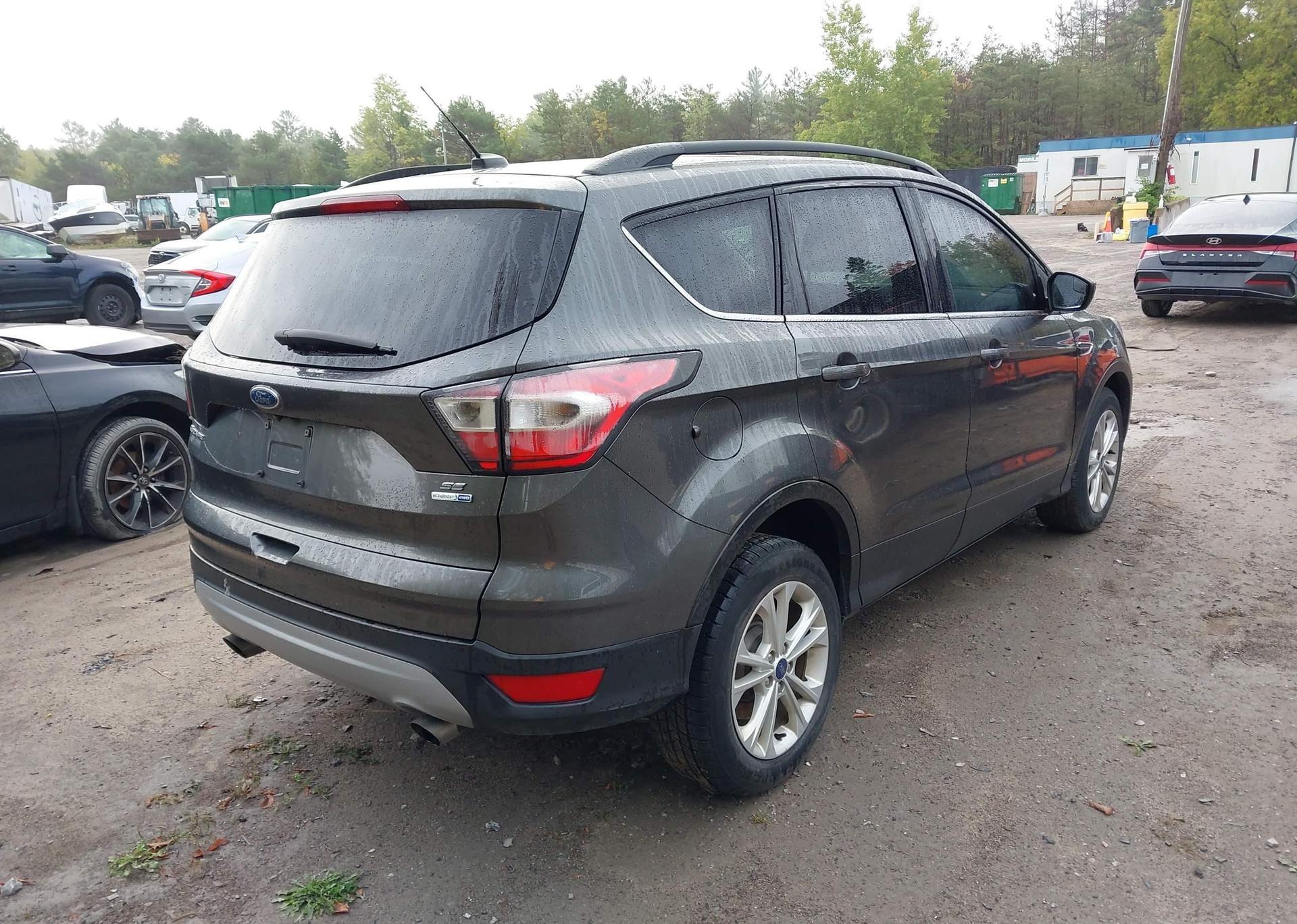 2017 FORD ESCAPE SE