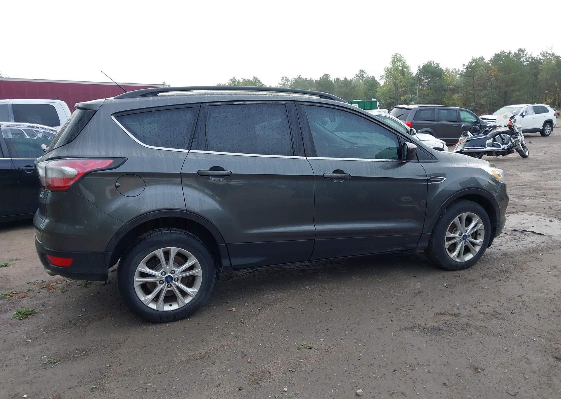 2017 FORD ESCAPE SE
