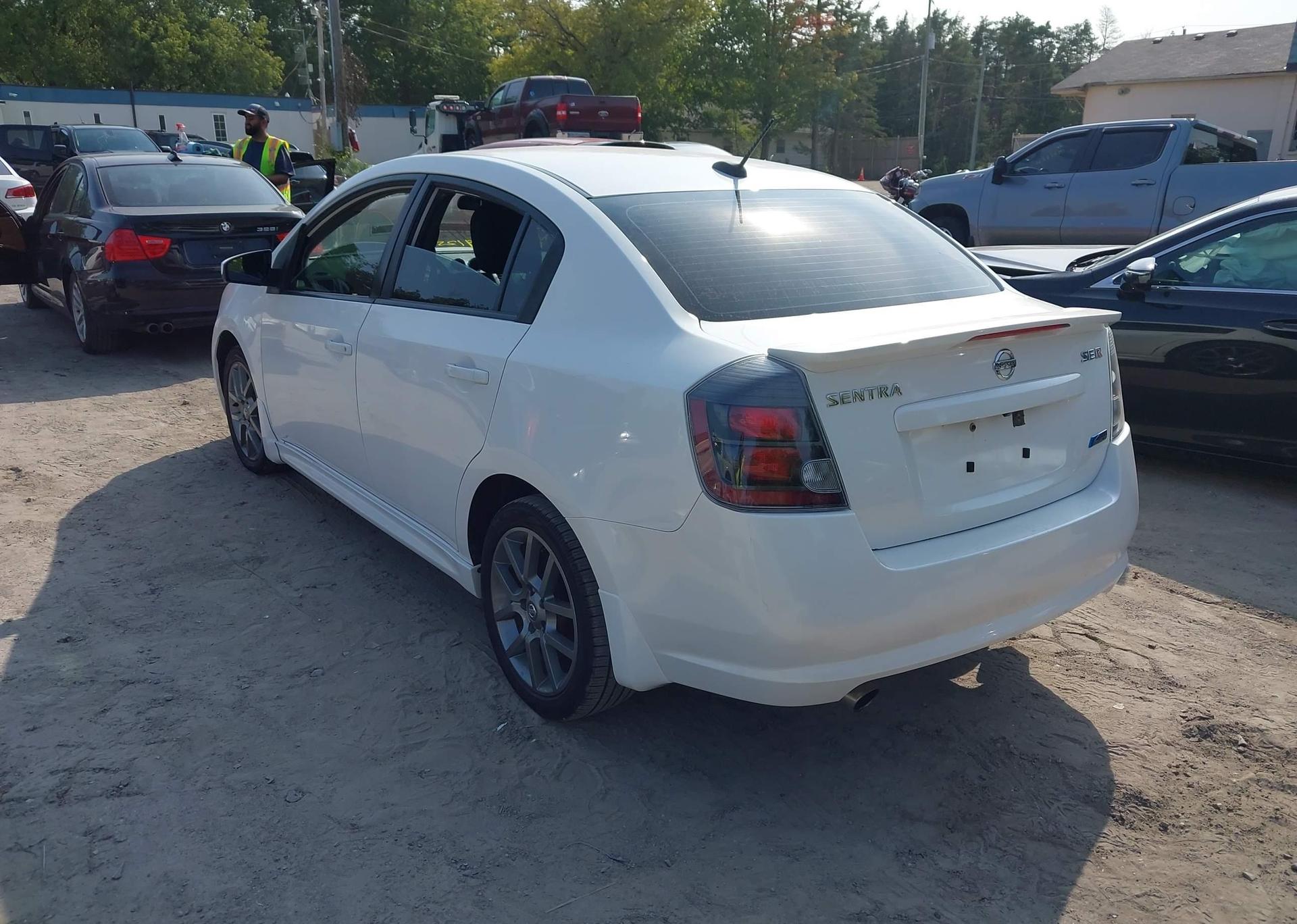 2011 NISSAN SENTRA SE-R