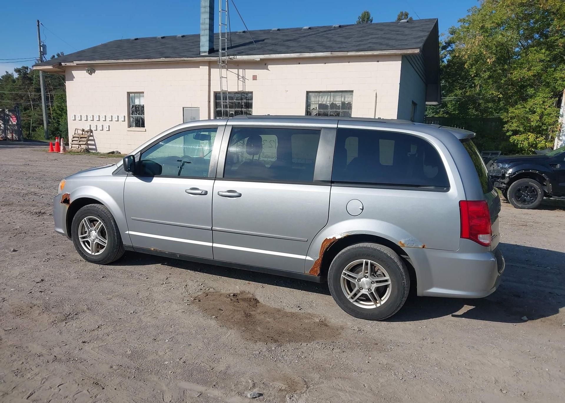 2013 DODGE GRAND CARAVAN SE