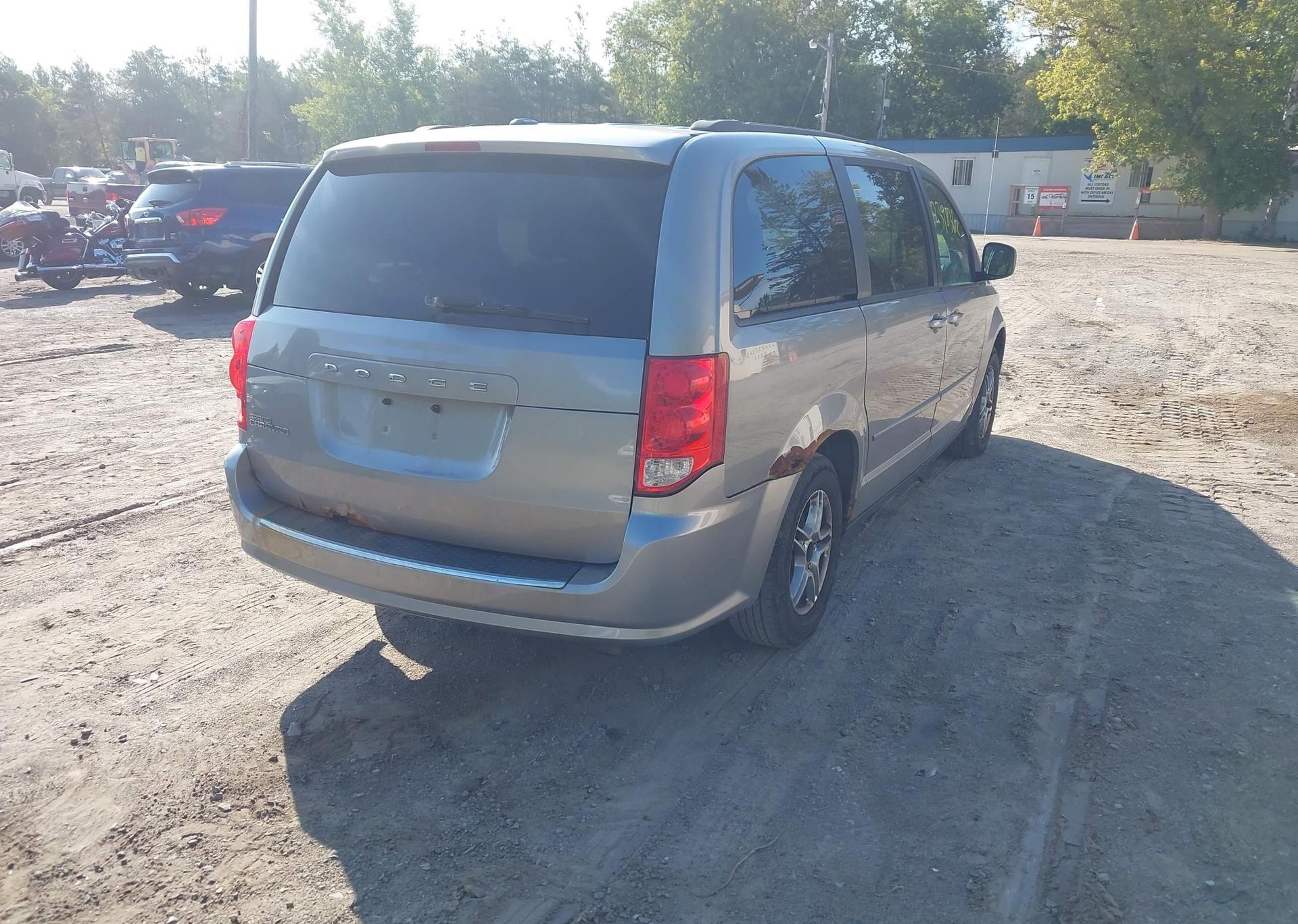 2013 DODGE GRAND CARAVAN SE