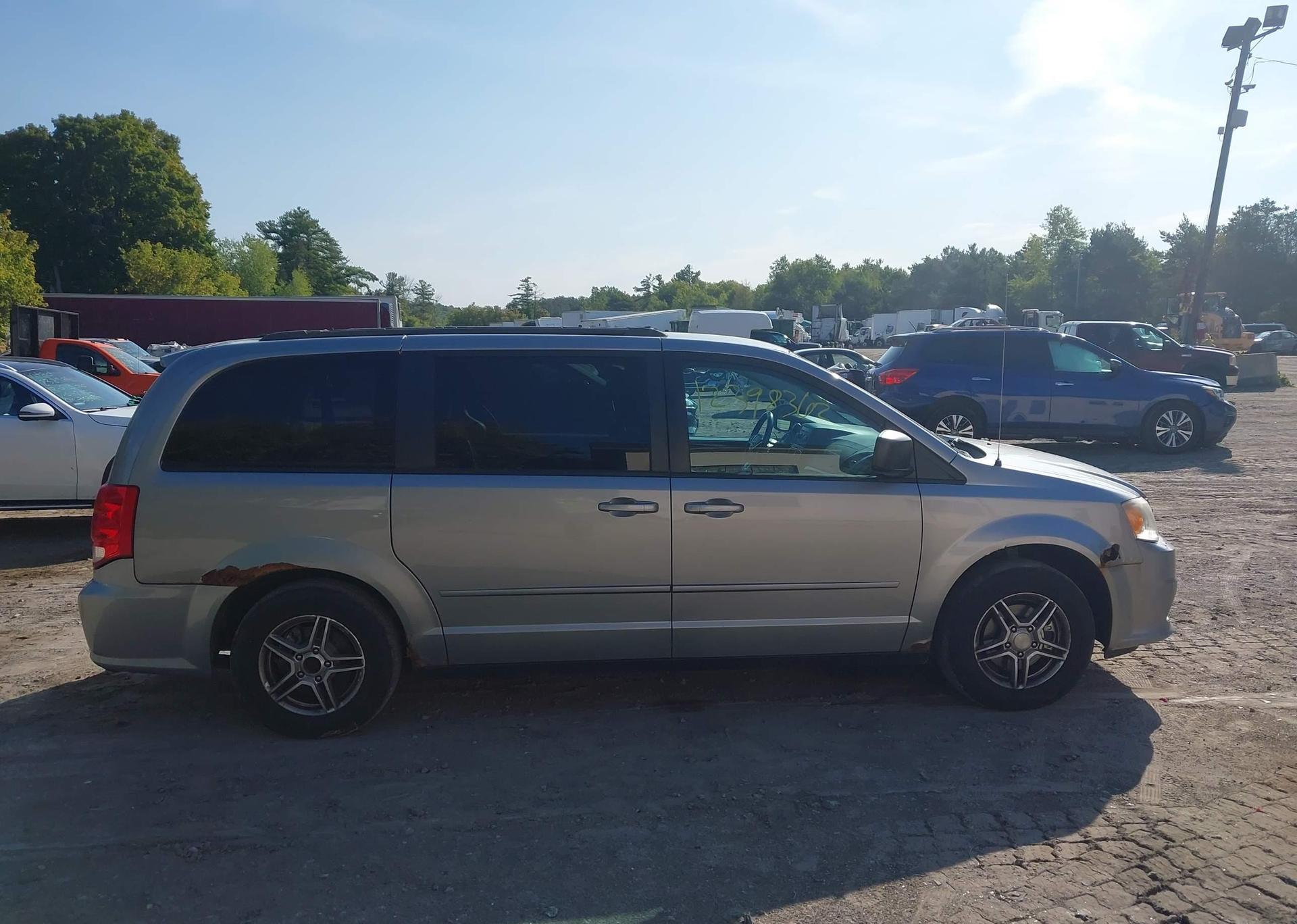 2013 DODGE GRAND CARAVAN SE