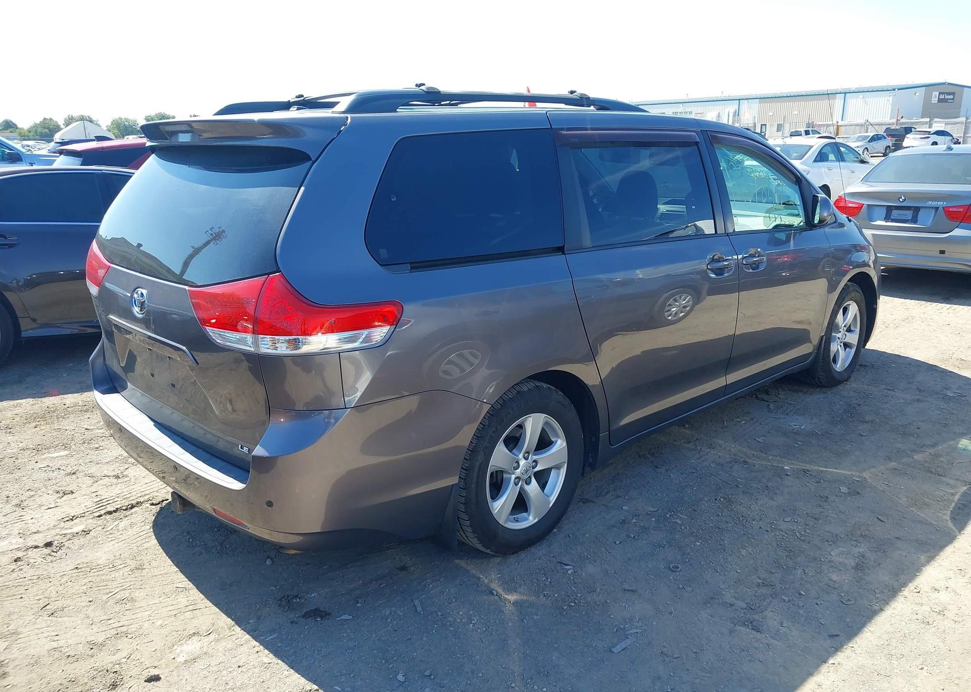 2011 TOYOTA SIENNA LE