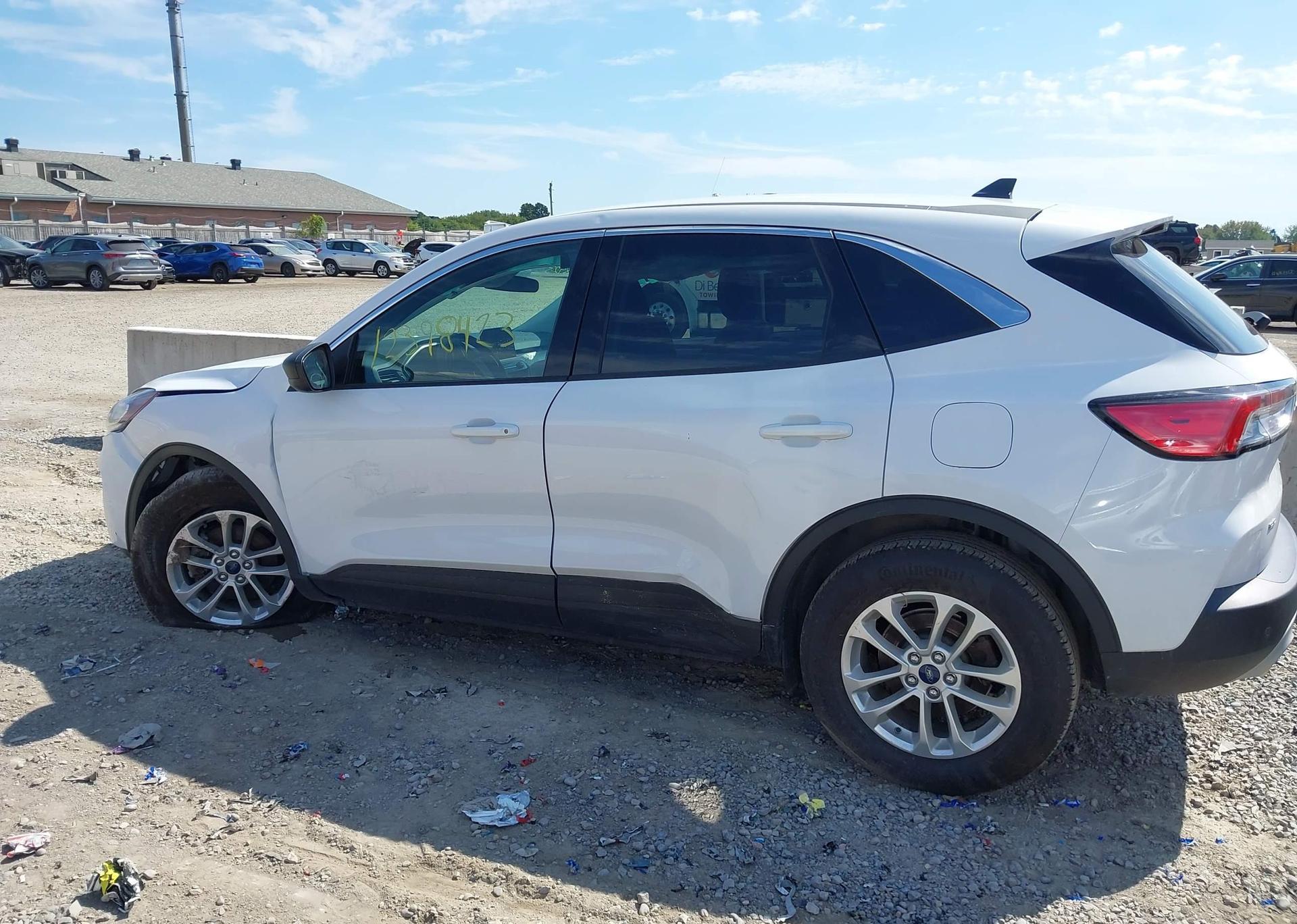 2022 FORD ESCAPE SE
