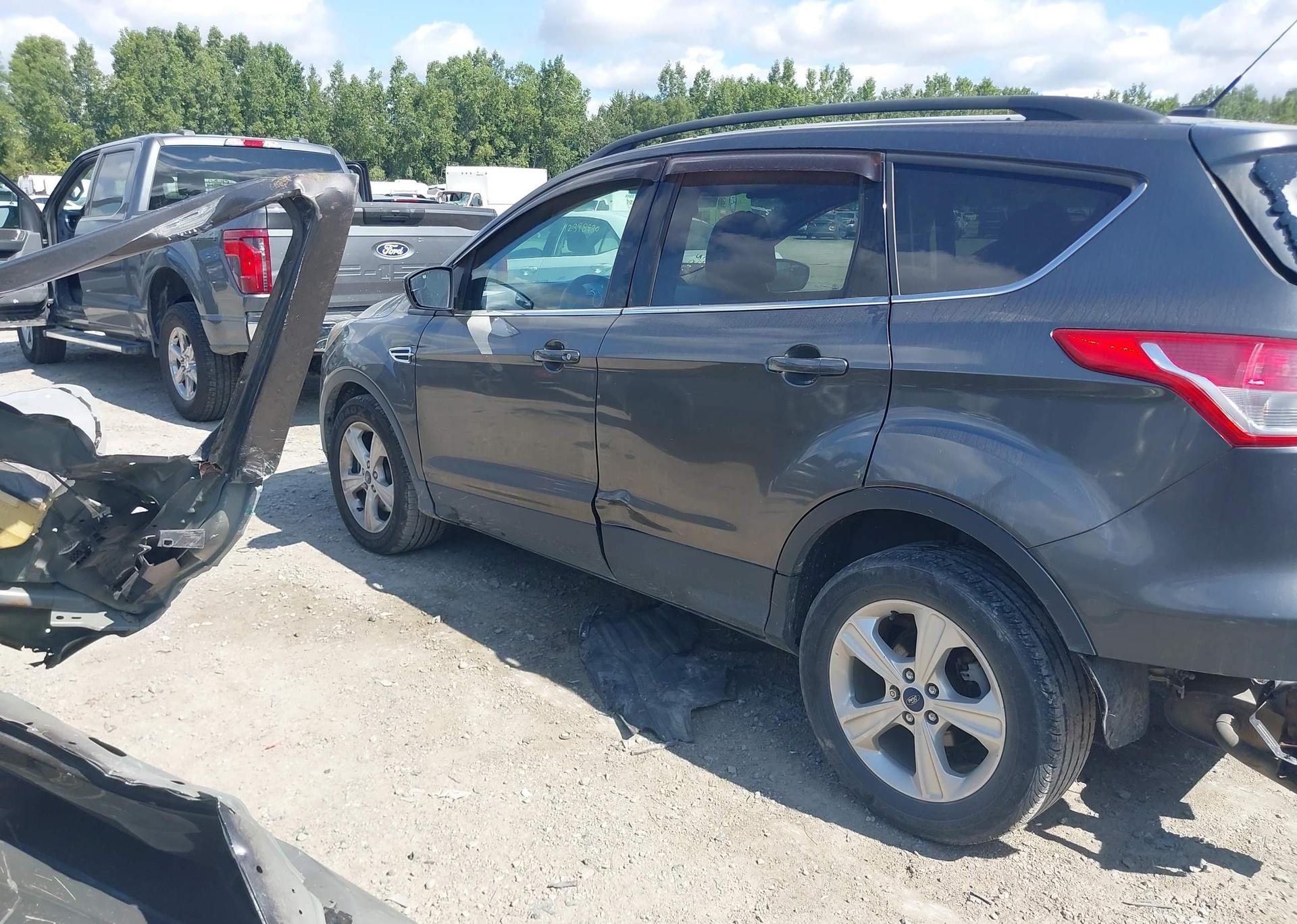 2015 FORD ESCAPE SE
