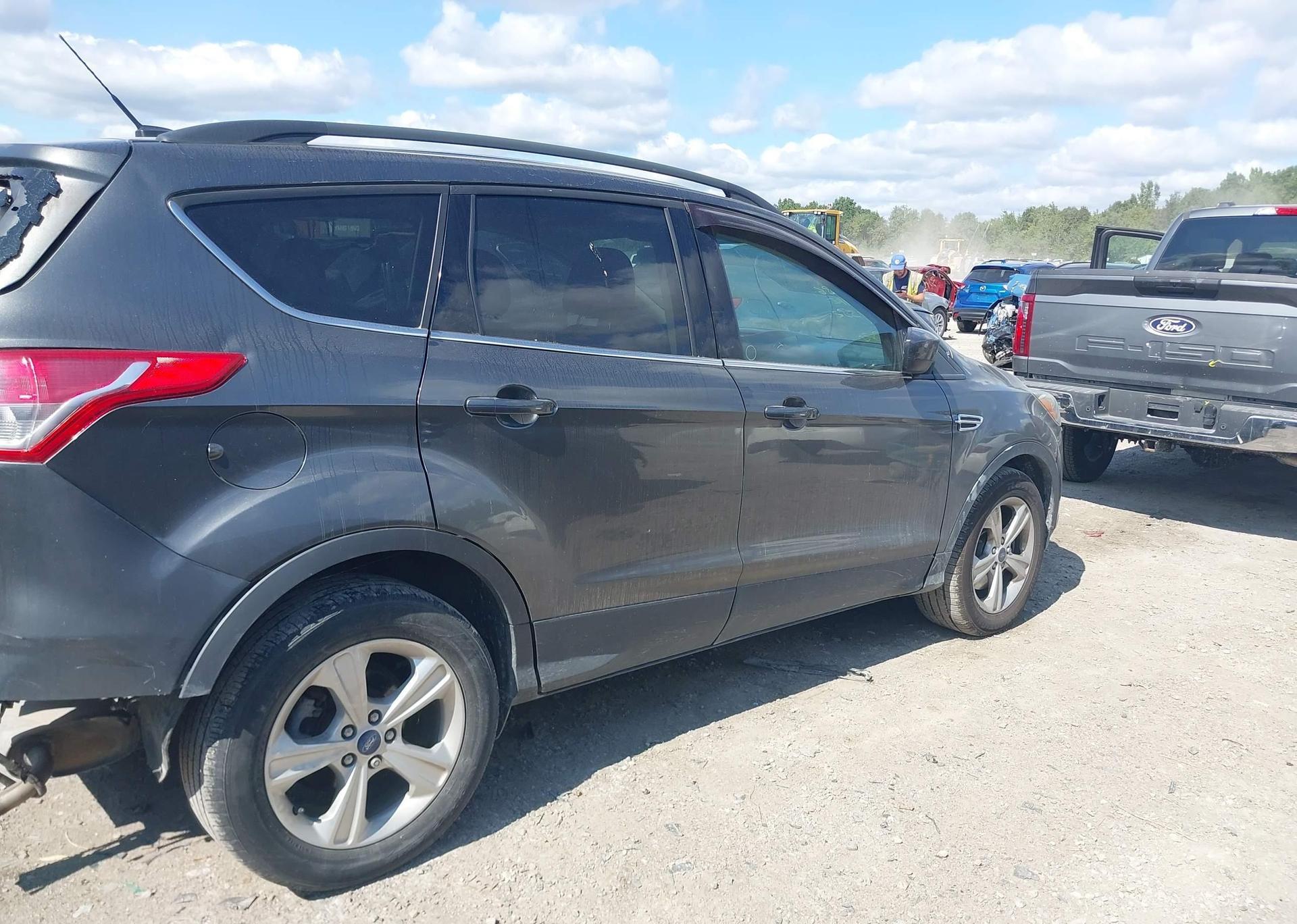 2015 FORD ESCAPE SE