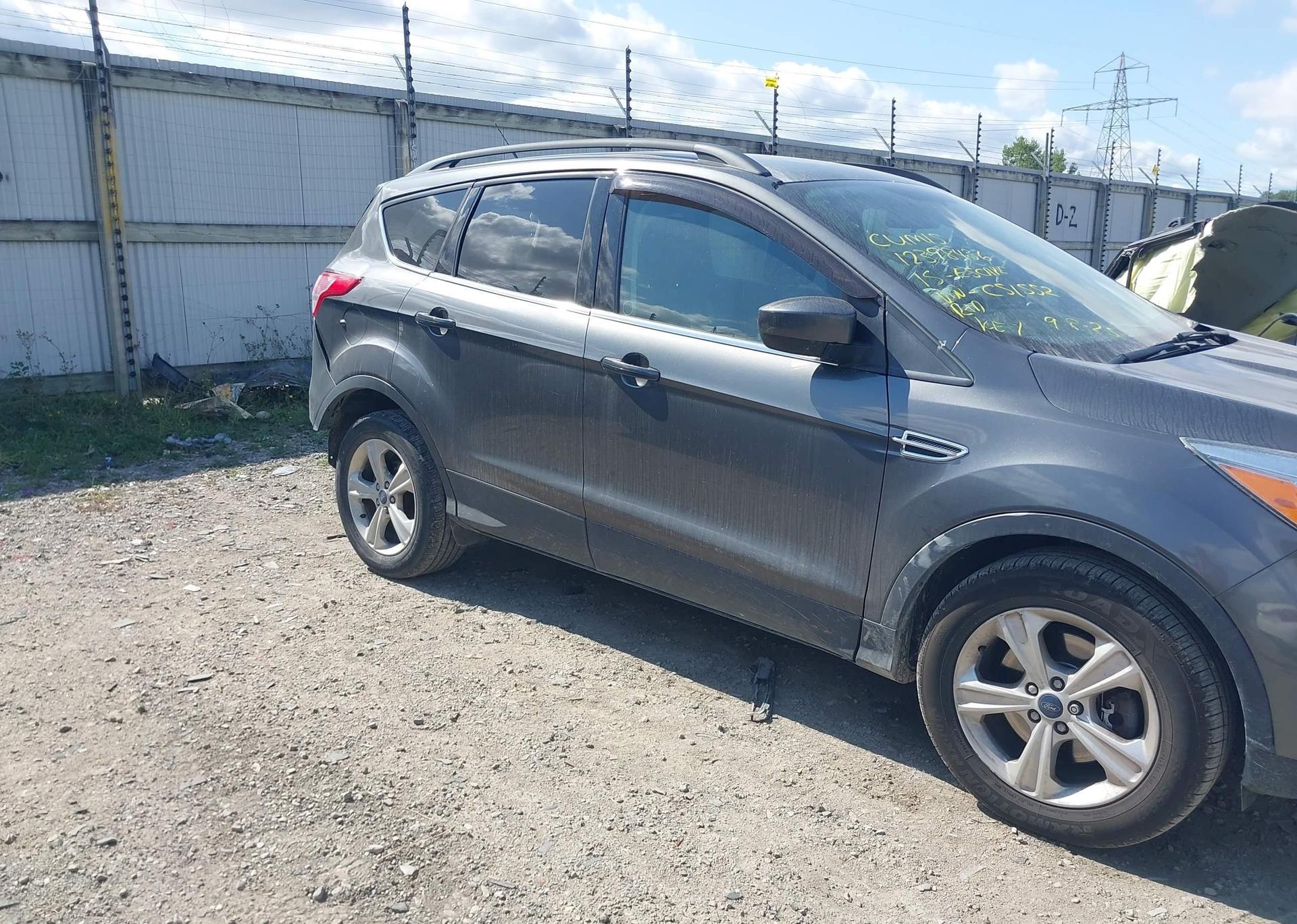 2015 FORD ESCAPE SE