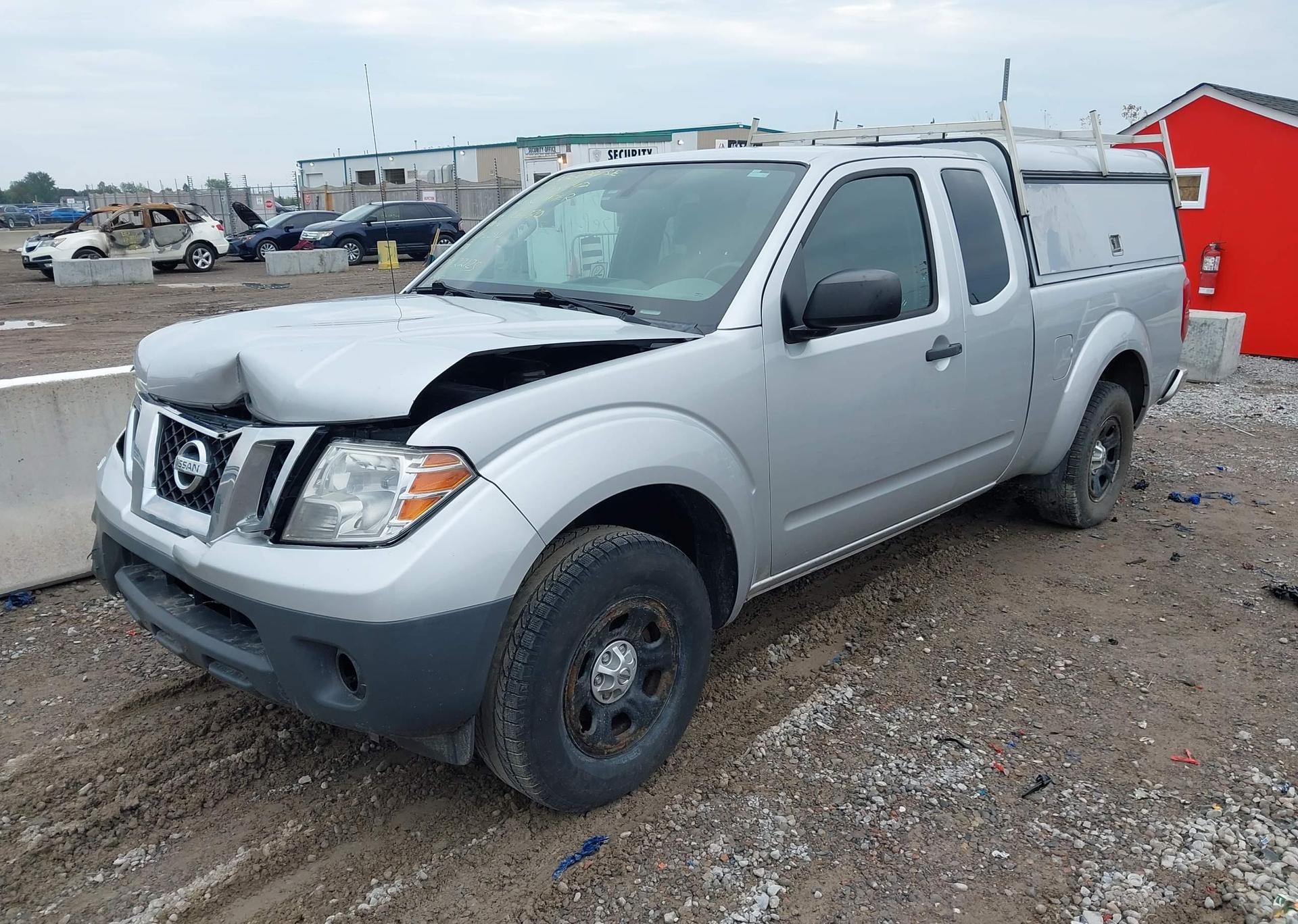 2015 NISSAN Frontier s