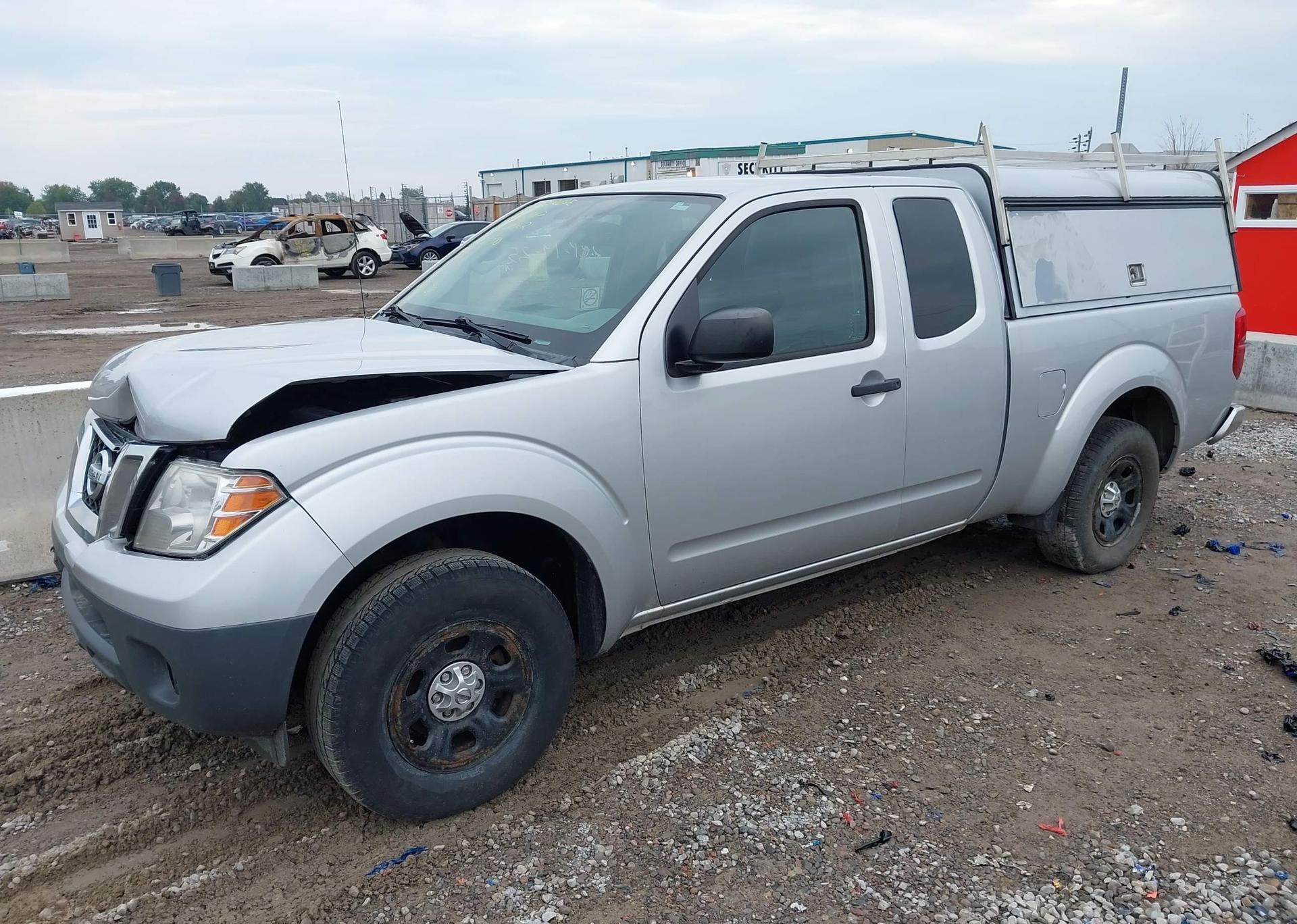2015 NISSAN Frontier s