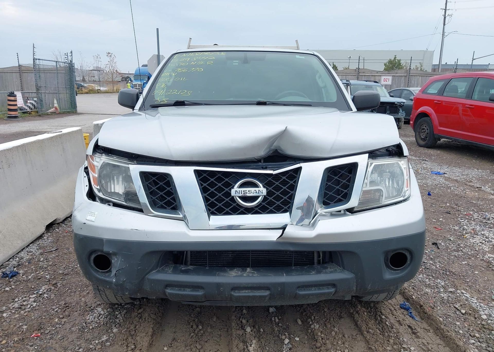 2015 NISSAN Frontier s